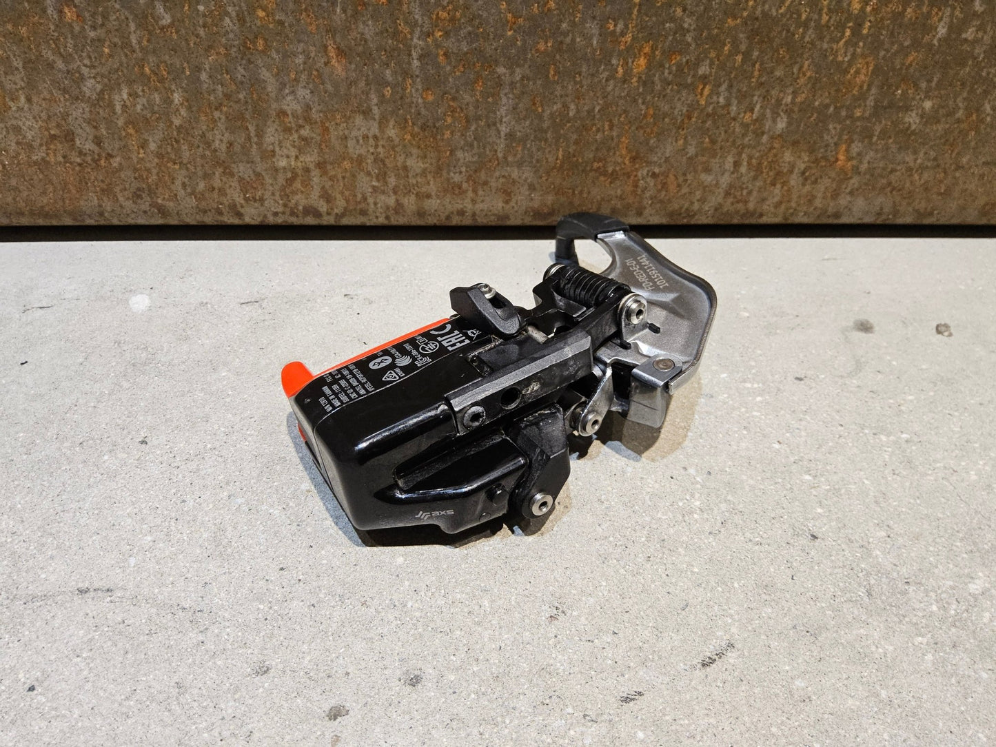 Schaltungsteile von Sram, SRAM RED ETAP AXS UMWERFER 12 FACH vor USEDBIKES - OB.DE Hintergrund