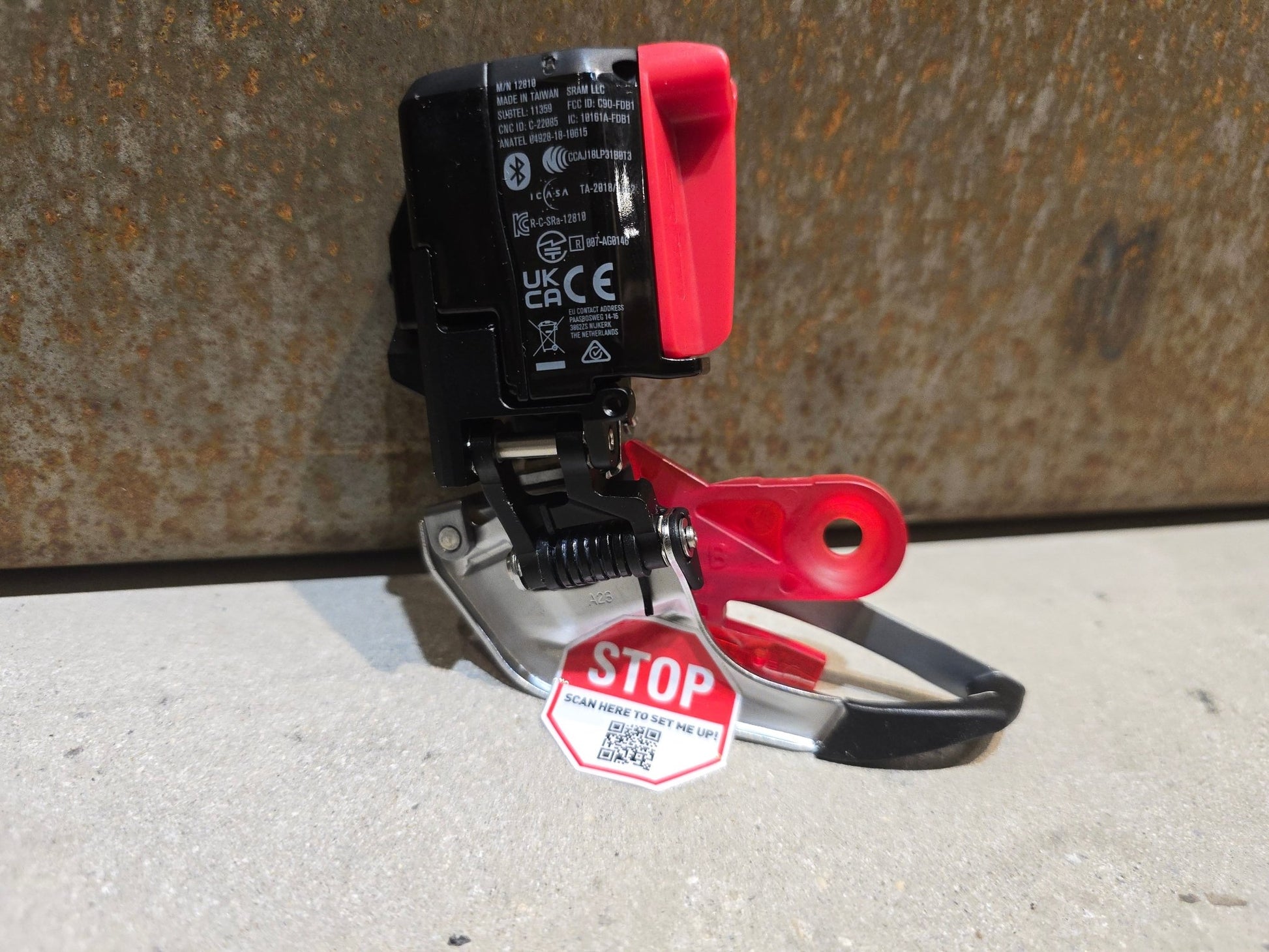 Schaltungsteile von Sram, SRAM RED ETAP AXS UMWERFER 12 FACH in variant_title vor USEDBIKES - OB.DE Hintergrund