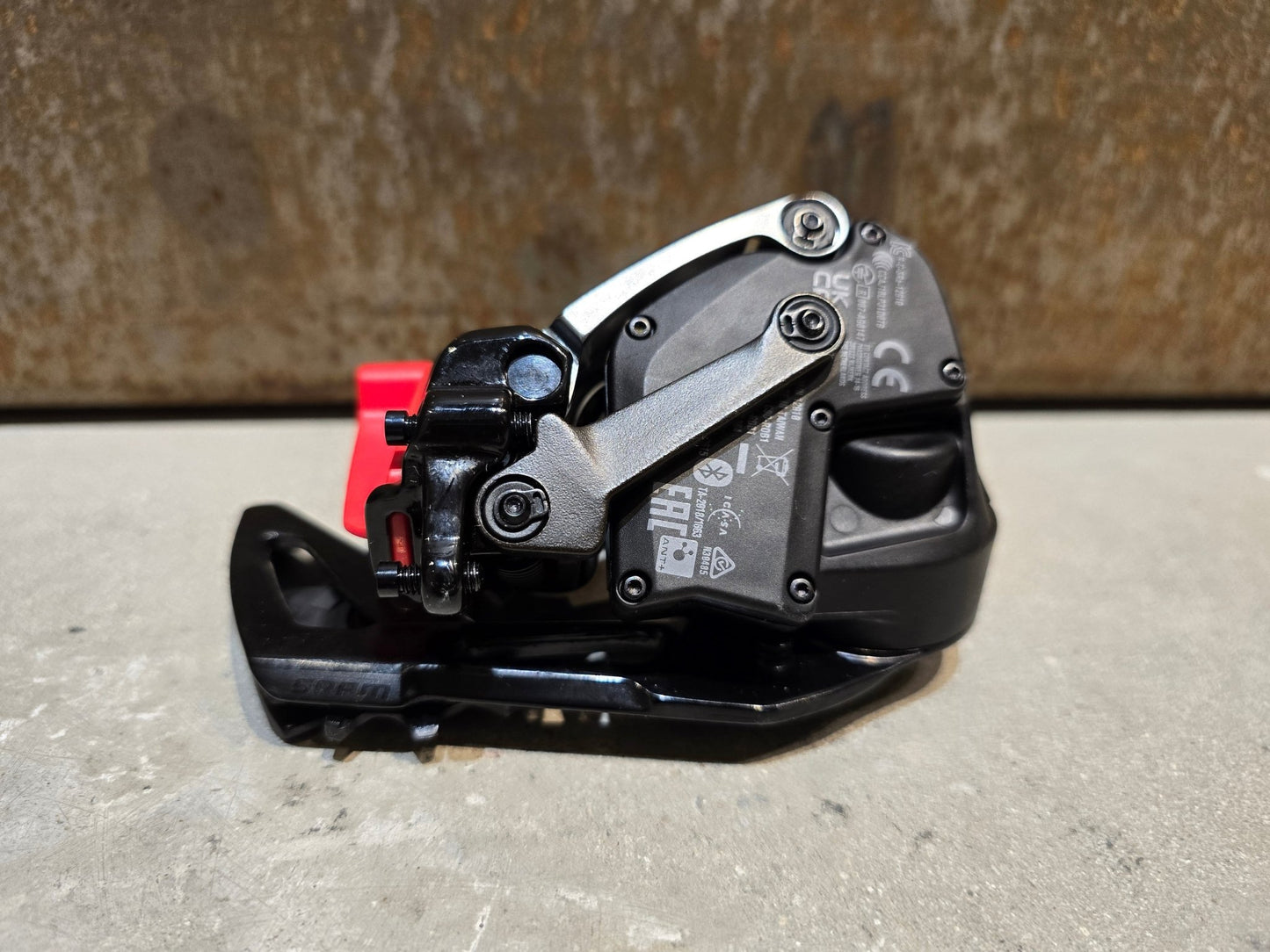 Schaltungsteile von Sram, SRAM RED ETAP AXS XPLR SCHALTWERK 12 FACH vor USEDBIKES - OB.DE Hintergrund