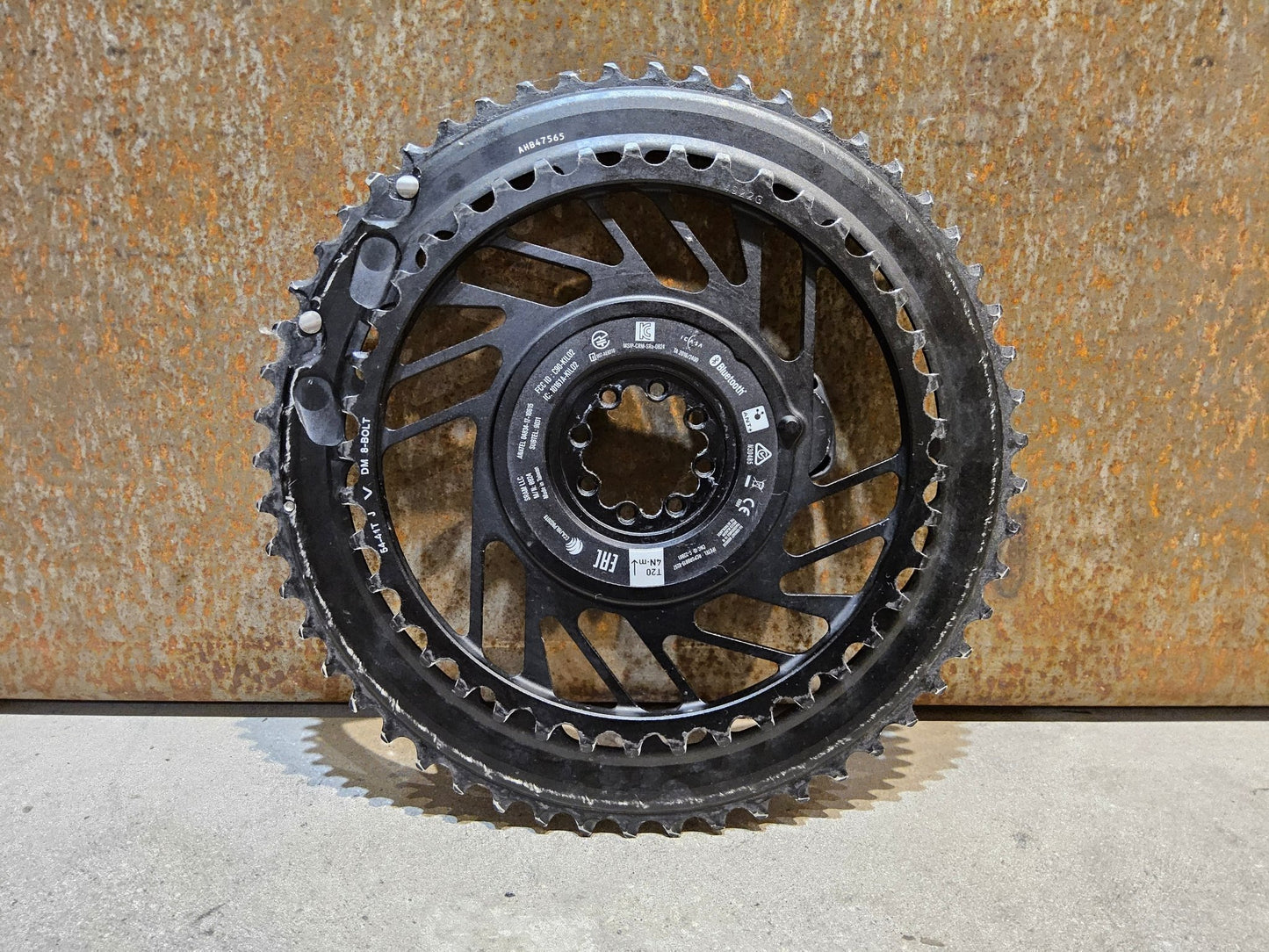 Kettenblatt von Sram, SRAM RED QUARQ AXS POWERMETER KIT 8 - BOLT SPIDER 2X12 54/41 ZÄHNE vor USEDBIKES - OB.DE Hintergrund