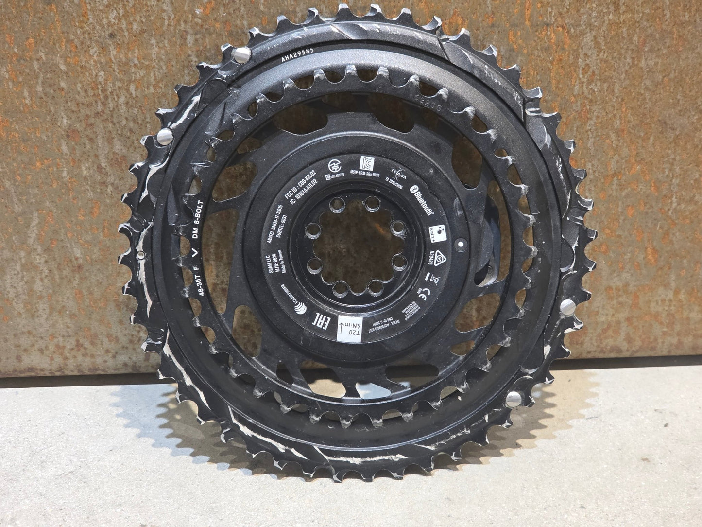Kettenblatt von Sram, SRAM RED QUARQ AXS POWERMETER KIT E1 8 - BOLT SPIDER 2X12 48/35 ZÄHNE vor USEDBIKES - OB.DE Hintergrund