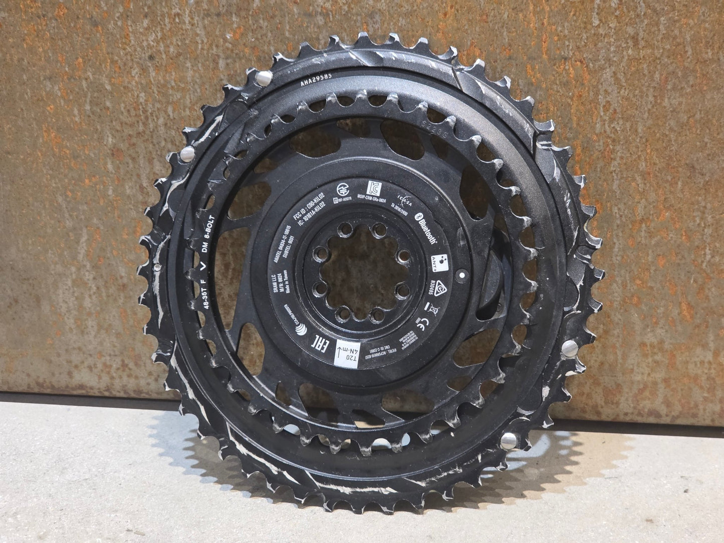 Kettenblatt von Sram, SRAM RED QUARQ AXS POWERMETER KIT E1 8 - BOLT SPIDER 2X12 48/35 ZÄHNE vor USEDBIKES - OB.DE Hintergrund