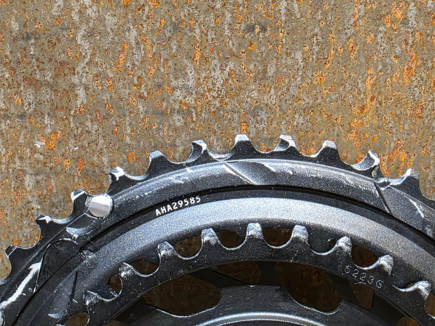 Kettenblatt von Sram, SRAM RED QUARQ AXS POWERMETER KIT E1 8 - BOLT SPIDER 2X12 48/35 ZÄHNE vor USEDBIKES - OB.DE Hintergrund