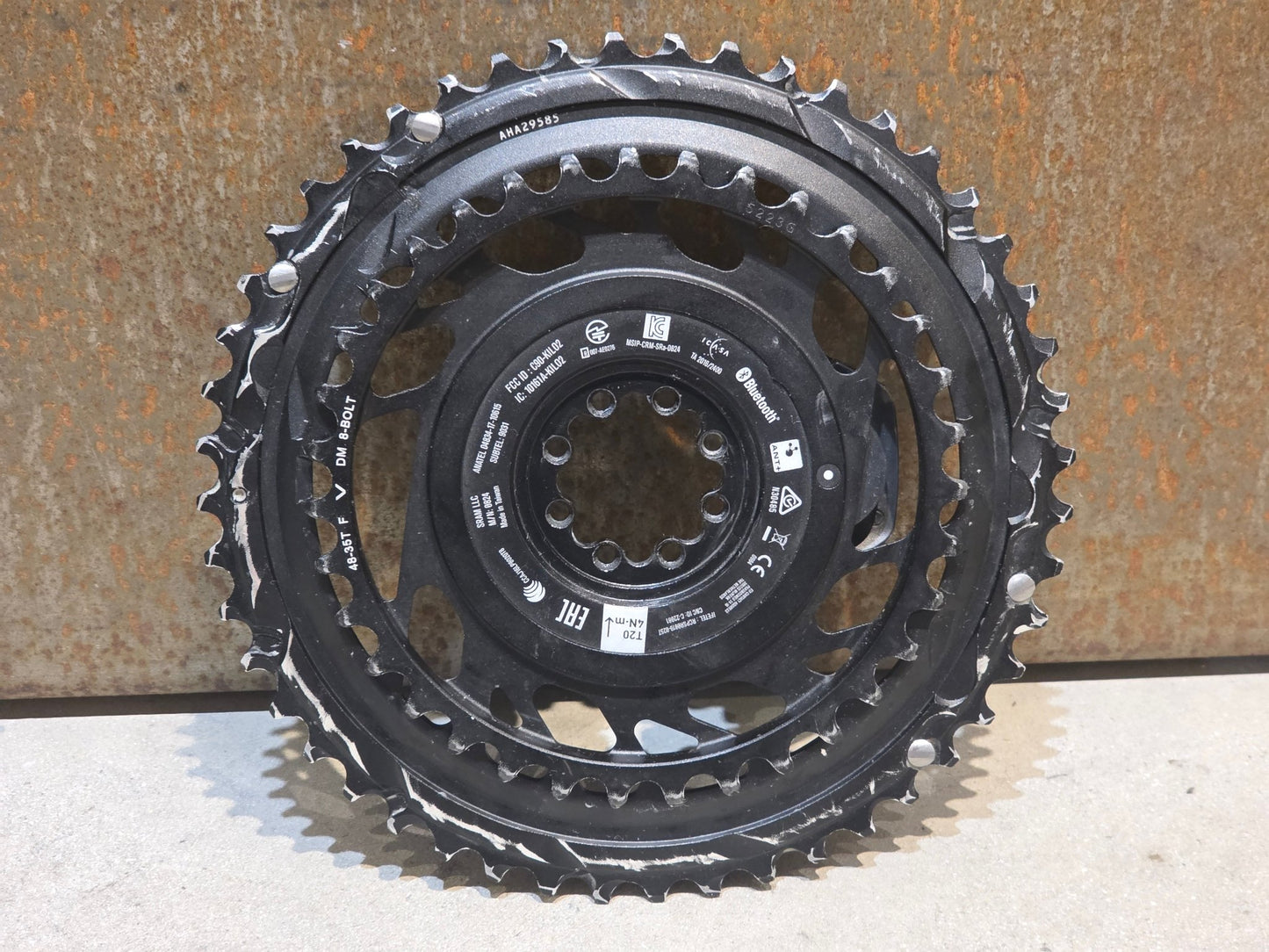 Kettenblatt von Sram, SRAM RED QUARQ AXS POWERMETER KIT E1 8 - BOLT SPIDER 2X12 48/35 ZÄHNE vor USEDBIKES - OB.DE Hintergrund