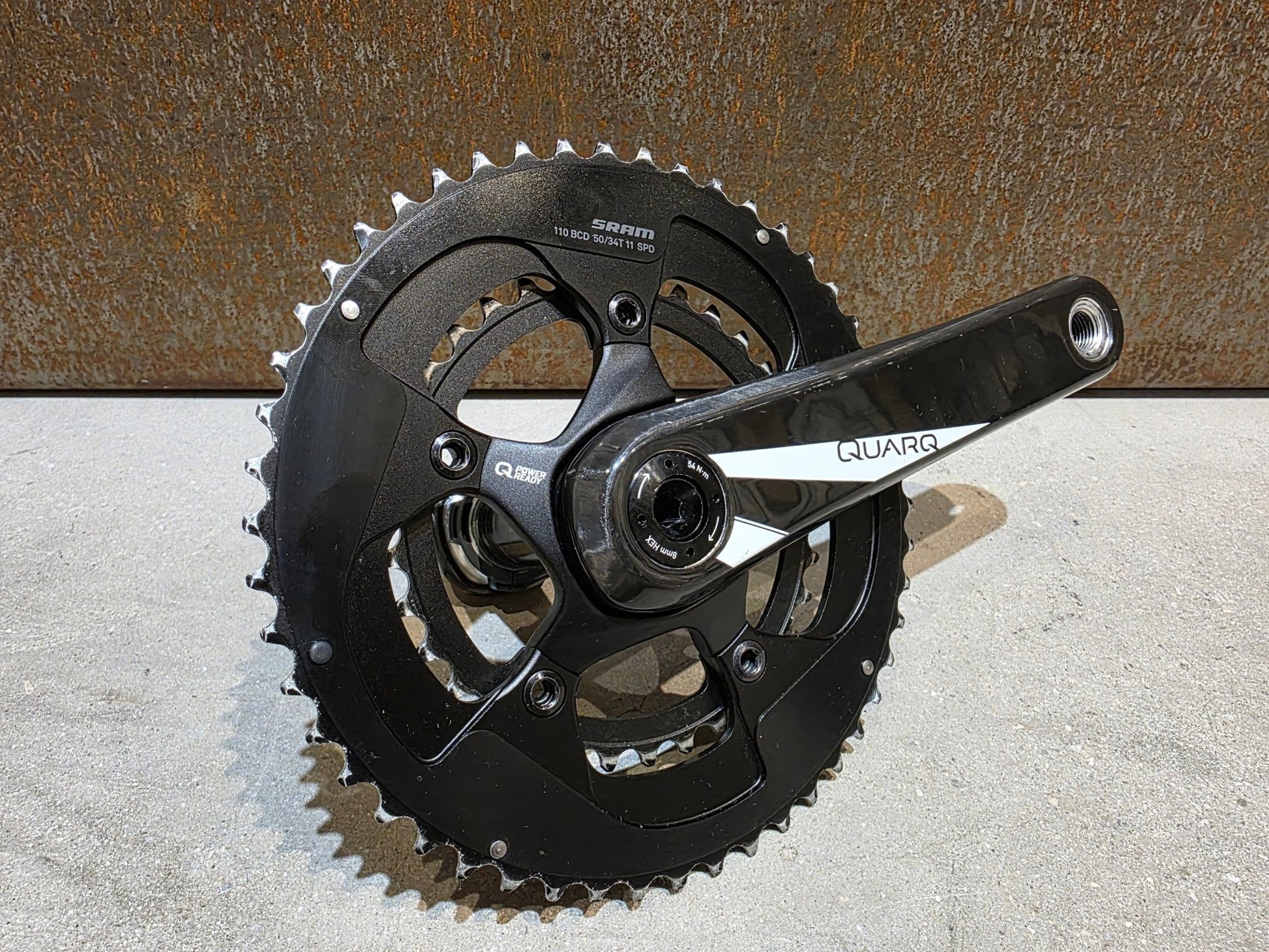 Kurbel von Sram, SRAM RED QUARQ KURBEL / POWER READY / 50 - 34 ZÄHNE / 11 FACH / 170MM vor USEDBIKES - OB.DE Hintergrund