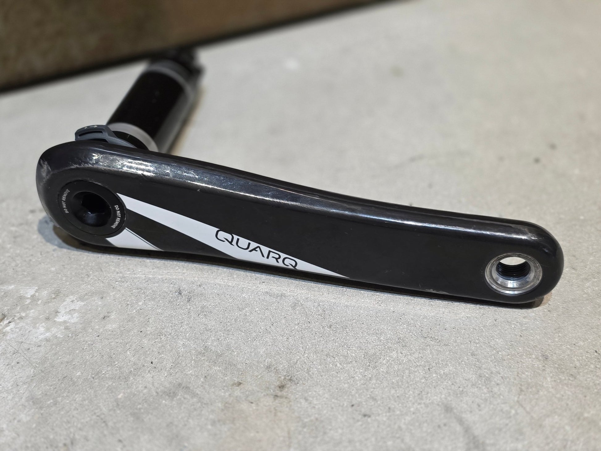 Kurbel von Sram, SRAM RED QUARQ KURBELARME / POWER READY / 8 - BOLT / 11 FACH / 172,5MM vor USEDBIKES - OB.DE Hintergrund