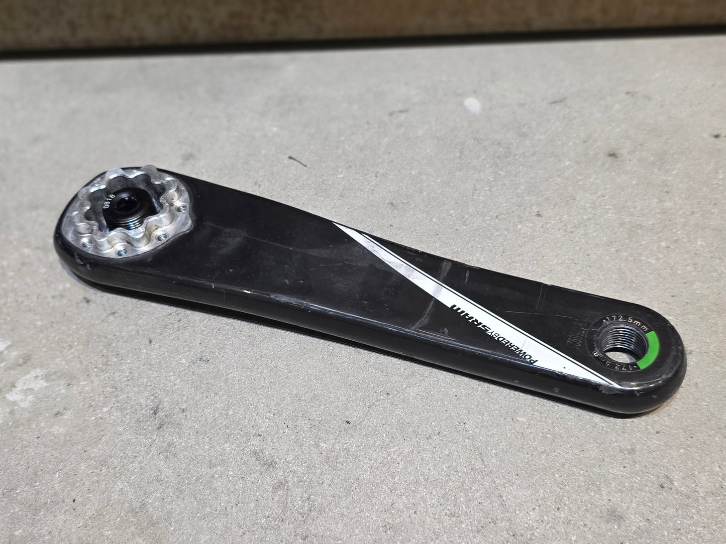 Kurbel von Sram, SRAM RED QUARQ KURBELARME / POWER READY / 8 - BOLT / 11 FACH / 172,5MM vor USEDBIKES - OB.DE Hintergrund