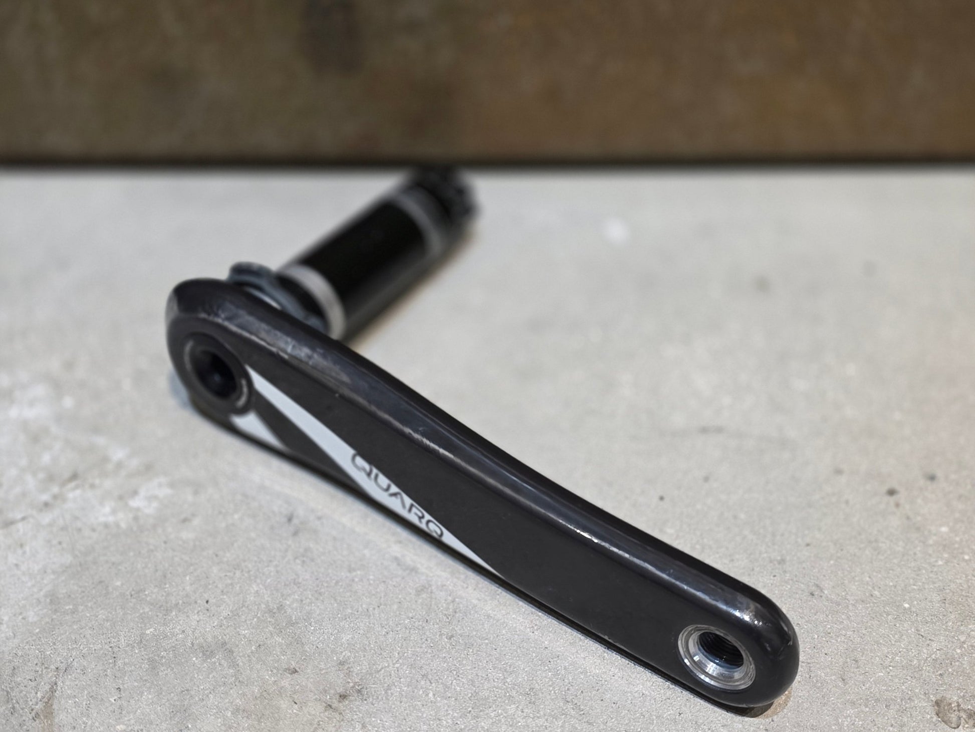 Kurbel von Sram, SRAM RED QUARQ KURBELARME / POWER READY / 8 - BOLT / 11 FACH / 172,5MM vor USEDBIKES - OB.DE Hintergrund