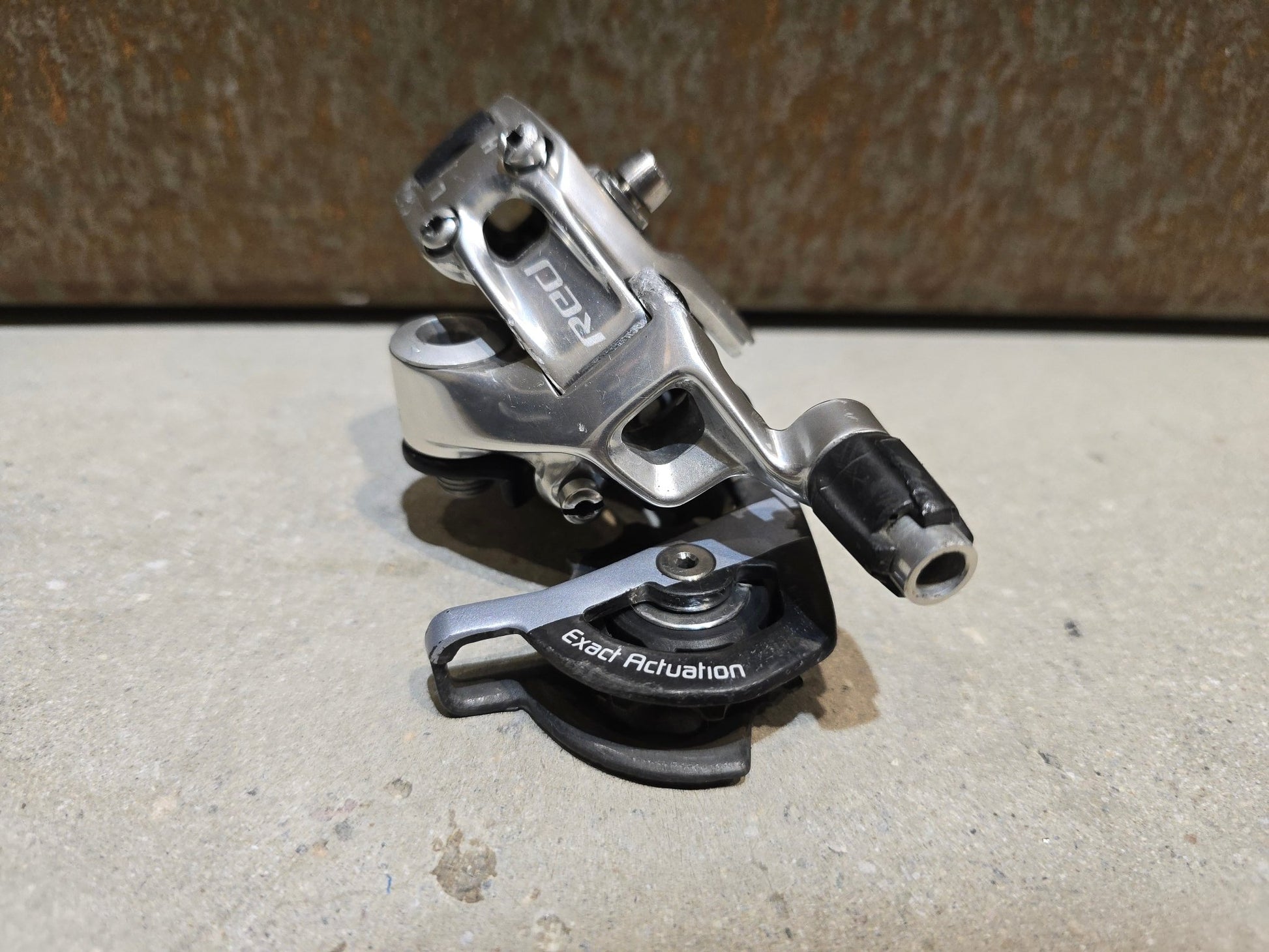 Schaltgruppen von Sram, SRAM RED SCHALTGRUPPE FELGENBREMSE FD / RD / SHIFTER 2 X 10 FACH in variant_title vor USEDBIKES - OB.DE Hintergrund