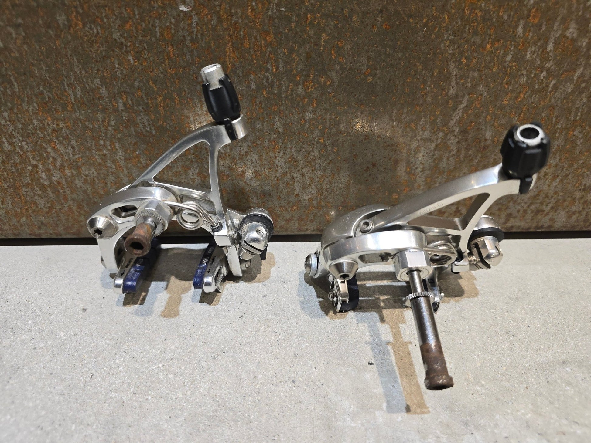 Schaltgruppen von Sram, SRAM RED SCHALTGRUPPE FELGENBREMSE FD / RD / SHIFTER 2 X 10 FACH in variant_title vor USEDBIKES - OB.DE Hintergrund