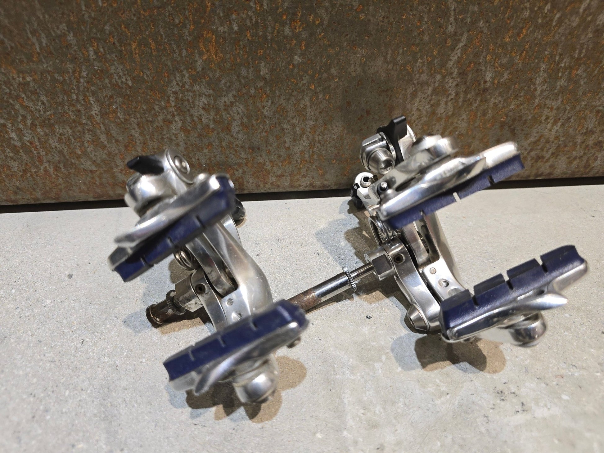 Schaltgruppen von Sram, SRAM RED SCHALTGRUPPE FELGENBREMSE FD / RD / SHIFTER 2 X 10 FACH in variant_title vor USEDBIKES - OB.DE Hintergrund