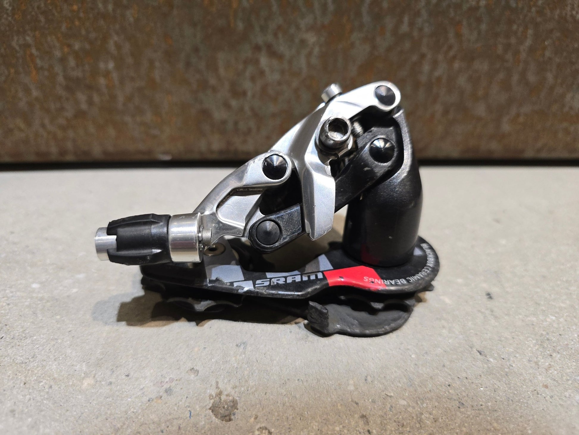 Schaltgruppen von Sram, SRAM RED SCHALTGRUPPE FELGENBREMSE FD / RD / SHIFTER 2 X 10 FACH in variant_title vor USEDBIKES - OB.DE Hintergrund