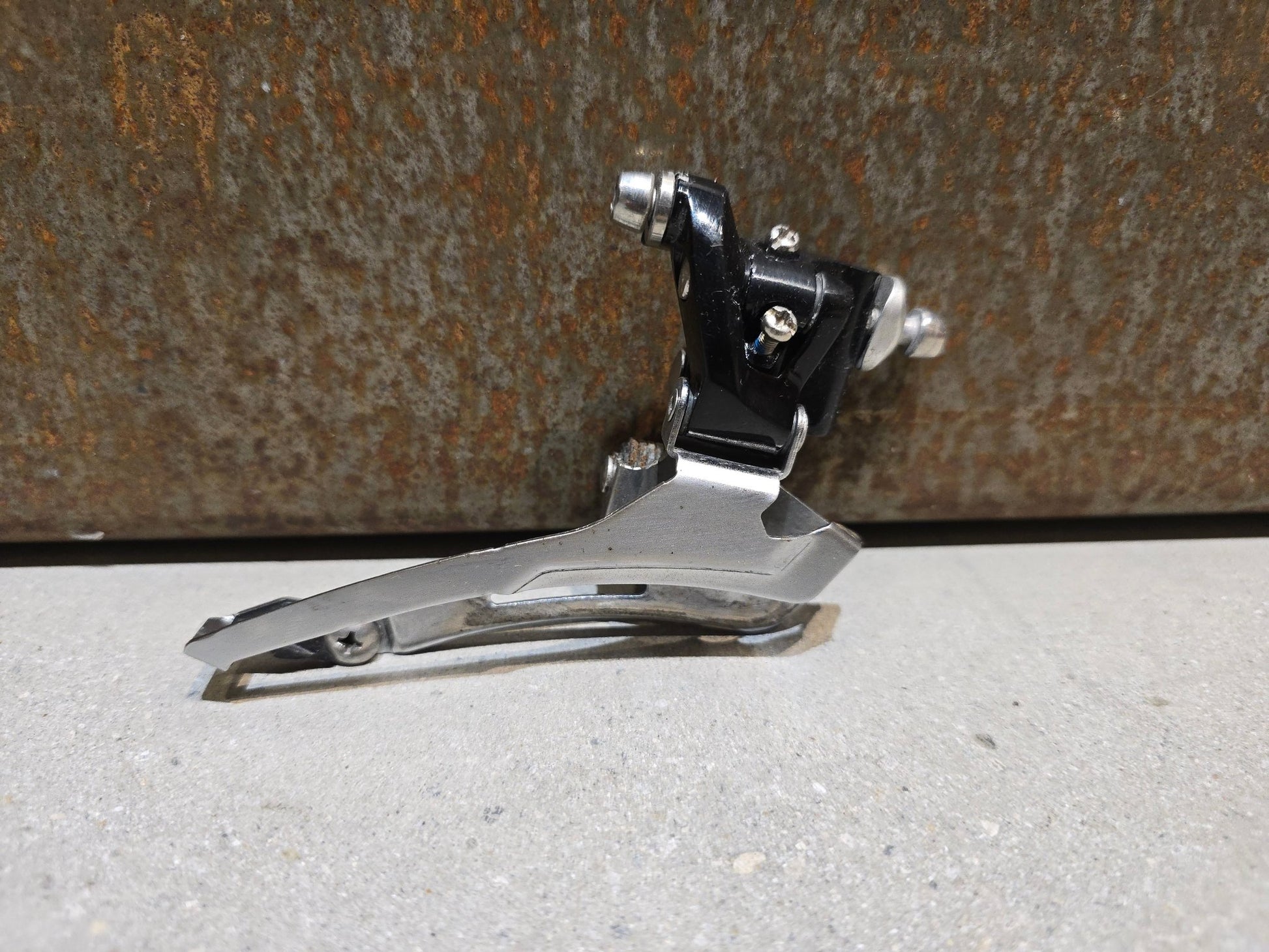 Schaltgruppen von Sram, SRAM RED SCHALTGRUPPE FELGENBREMSE FD / RD / SHIFTER 2 X 10 FACH in variant_title vor USEDBIKES - OB.DE Hintergrund