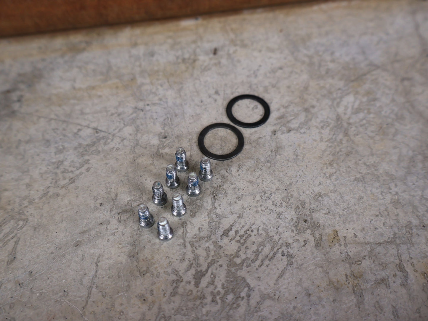 Kurbel von Sram, SRAM RED XPLR KURBEL / CARBON – DUB – WIDE – E1 – SCHWARZ – 170 MM vor USEDBIKES - OB.DE Hintergrund