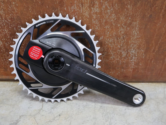 Powermeter von Sram, SRAM RED XPLR WIDE QUARQ POWERMETER KURBEL E1 / 42 ZÄHNE / 172.5MM vor USEDBIKES - OB.DE Hintergrund