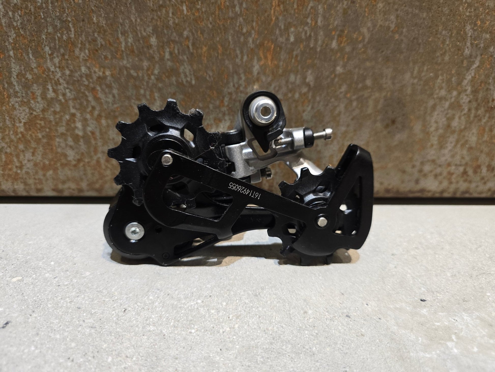 Schaltungsteile von Sram, SRAM RIVAL 1 TYPE 3.0 SCHALTWERK 11 FACH in variant_title vor USEDBIKES - OB.DE Hintergrund