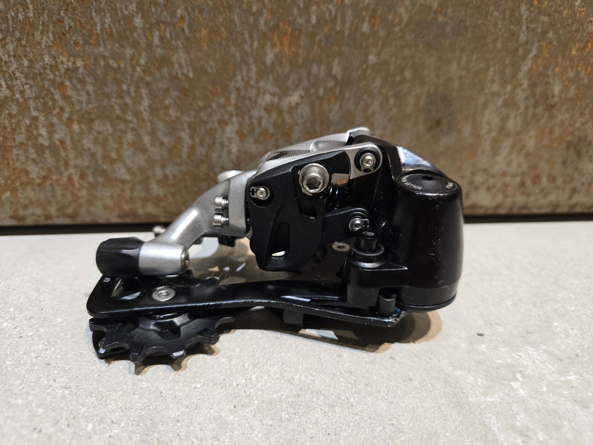 Schaltungsteile von Sram, SRAM RIVAL 1 TYPE 3.0 SCHALTWERK 11 FACH in variant_title vor USEDBIKES - OB.DE Hintergrund