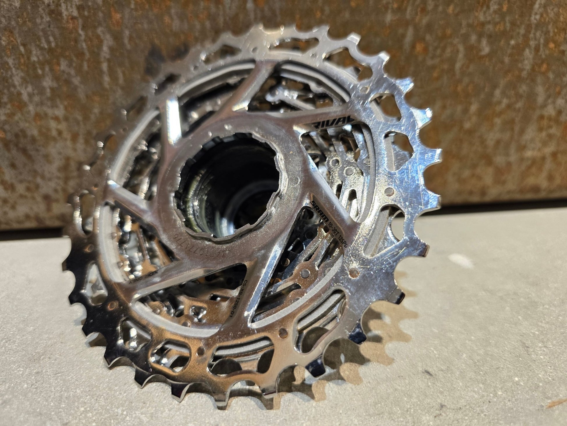 Kassette & Zahnkränze von Sram, SRAM RIVAL XG 1250 KASSETTE ZAHNKRANZ 10 - 30 ZÄHNE B - WARE in variant_title vor USEDBIKES - OB.DE Hintergrund