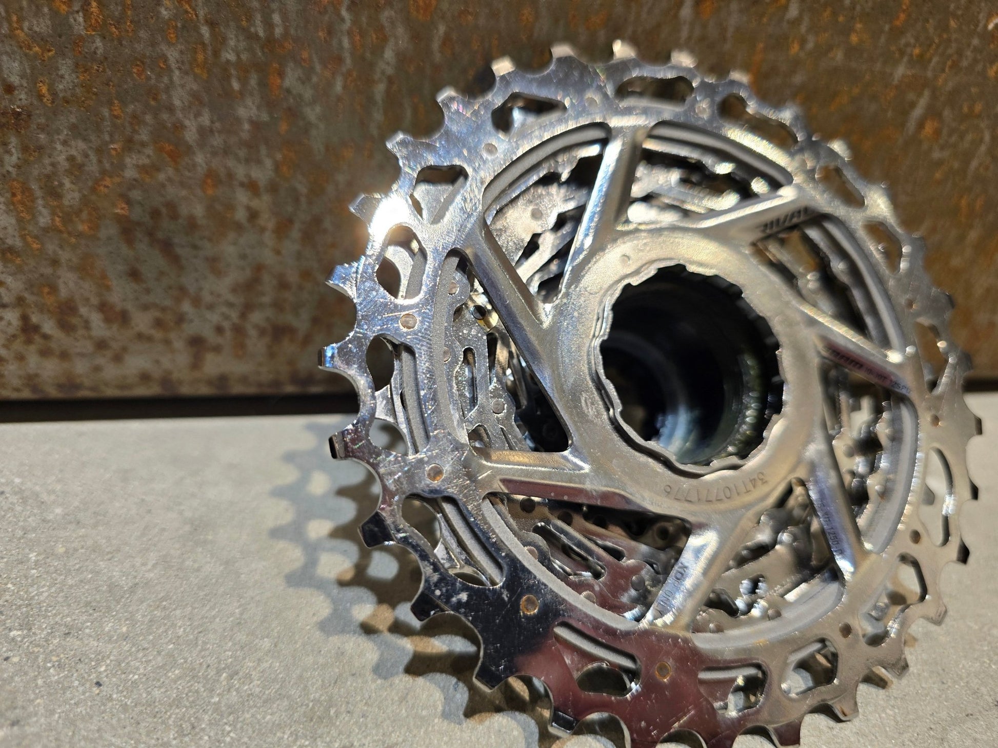 Kassette & Zahnkränze von Sram, SRAM RIVAL XG 1250 KASSETTE ZAHNKRANZ 10 - 30 ZÄHNE B - WARE in variant_title vor USEDBIKES - OB.DE Hintergrund