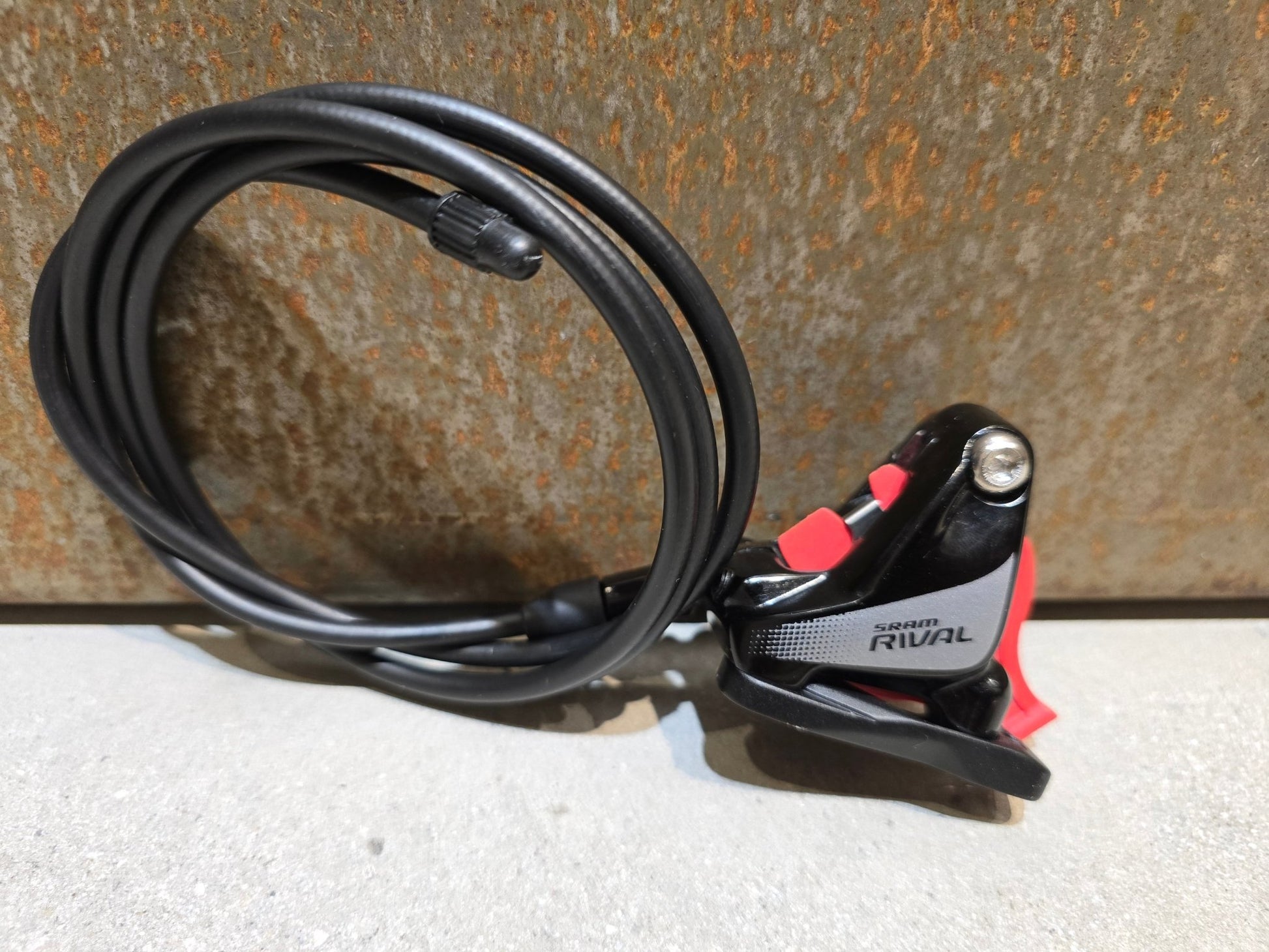 Brems - / Schalthebel von Sram, SRAM SCHALT - / BREMSHEBEL RIVAL 1 / 22 DISC / LINKS / RECHTS / B - WARE in variant_title vor USEDBIKES - OB.DE Hintergrund