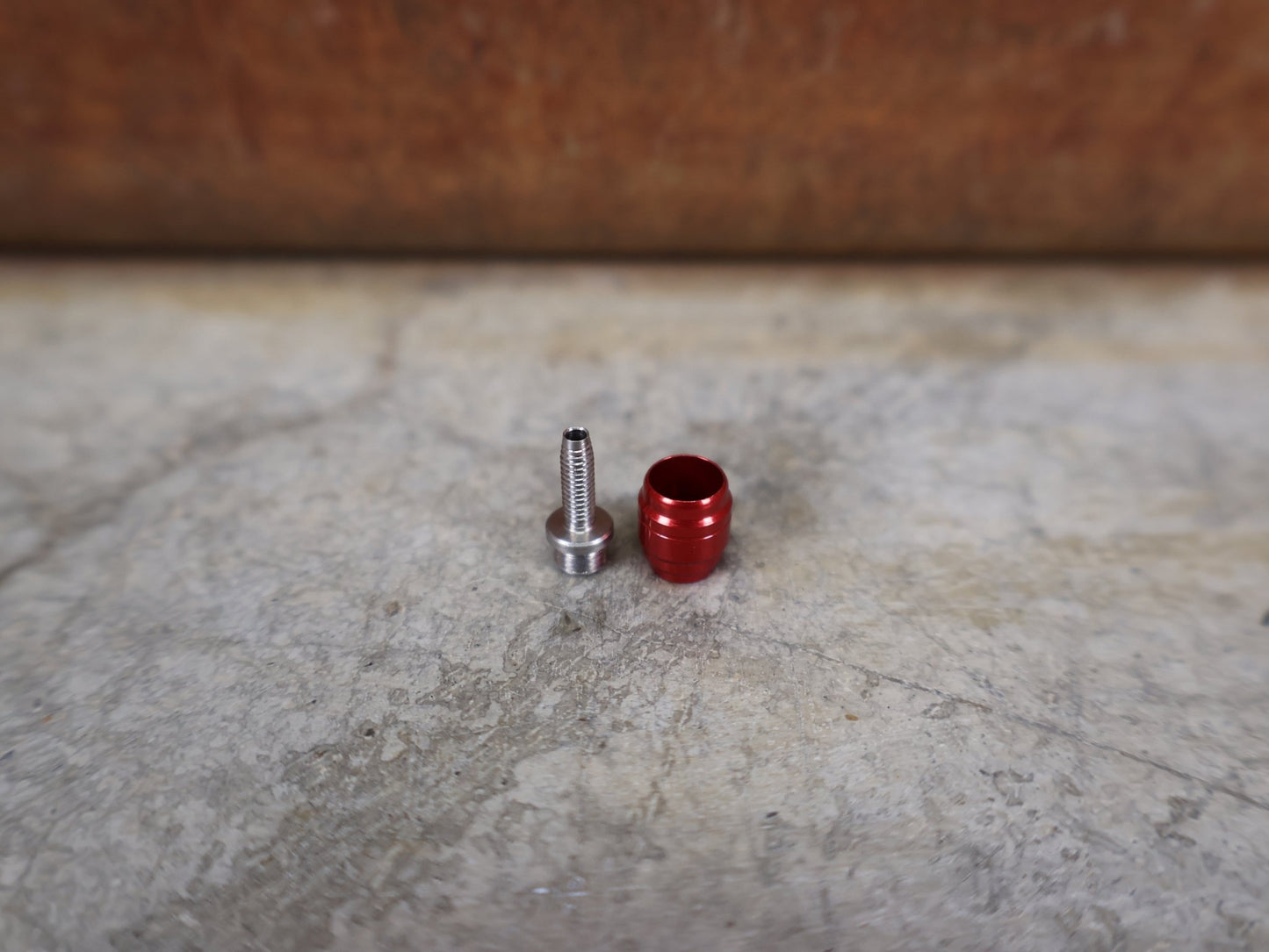 Zubehör von Sram, SRAM STEALTHAMAJIG LEITUNGSBEFESTIGUNGSKIT / OLIVE + INSERTPIN – FÜR SRAM & AVID BREMSEN vor USEDBIKES - OB.DE Hintergrund