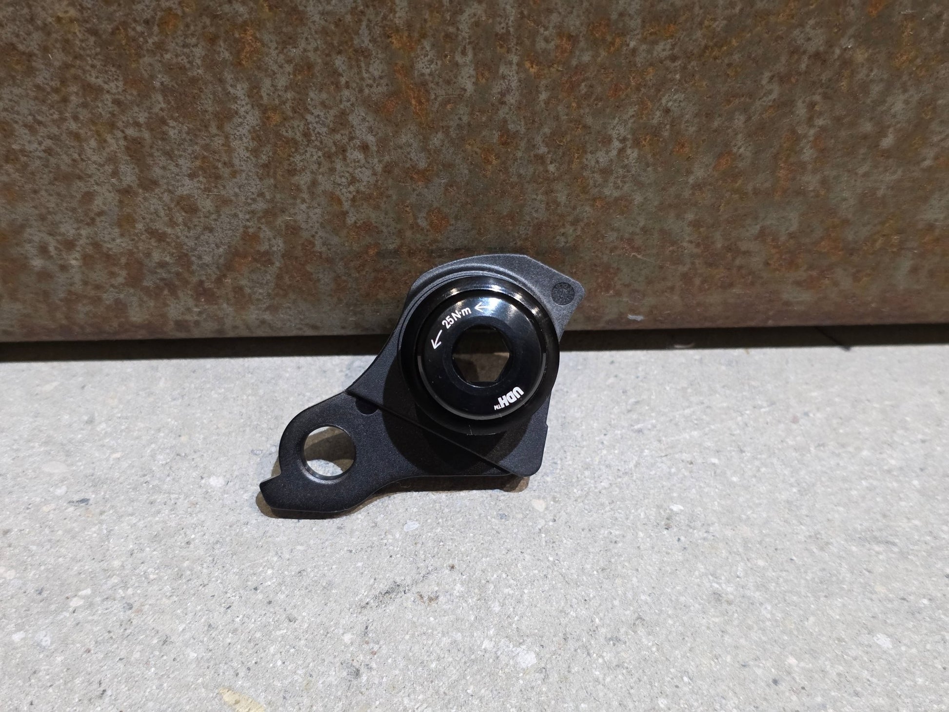 Zubehör von Sram, SRAM UDH UNIVERSAL SCHALTAUGE vor USEDBIKES - OB.DE Hintergrund