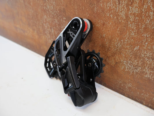 Schaltungsteile von Sram, SRAM X0 EAGLE TRANSMISSION SCHALTWERK / 12-FACH / T-TYPE / UDH vor USEDBIKES-OB.DE Hintergrund