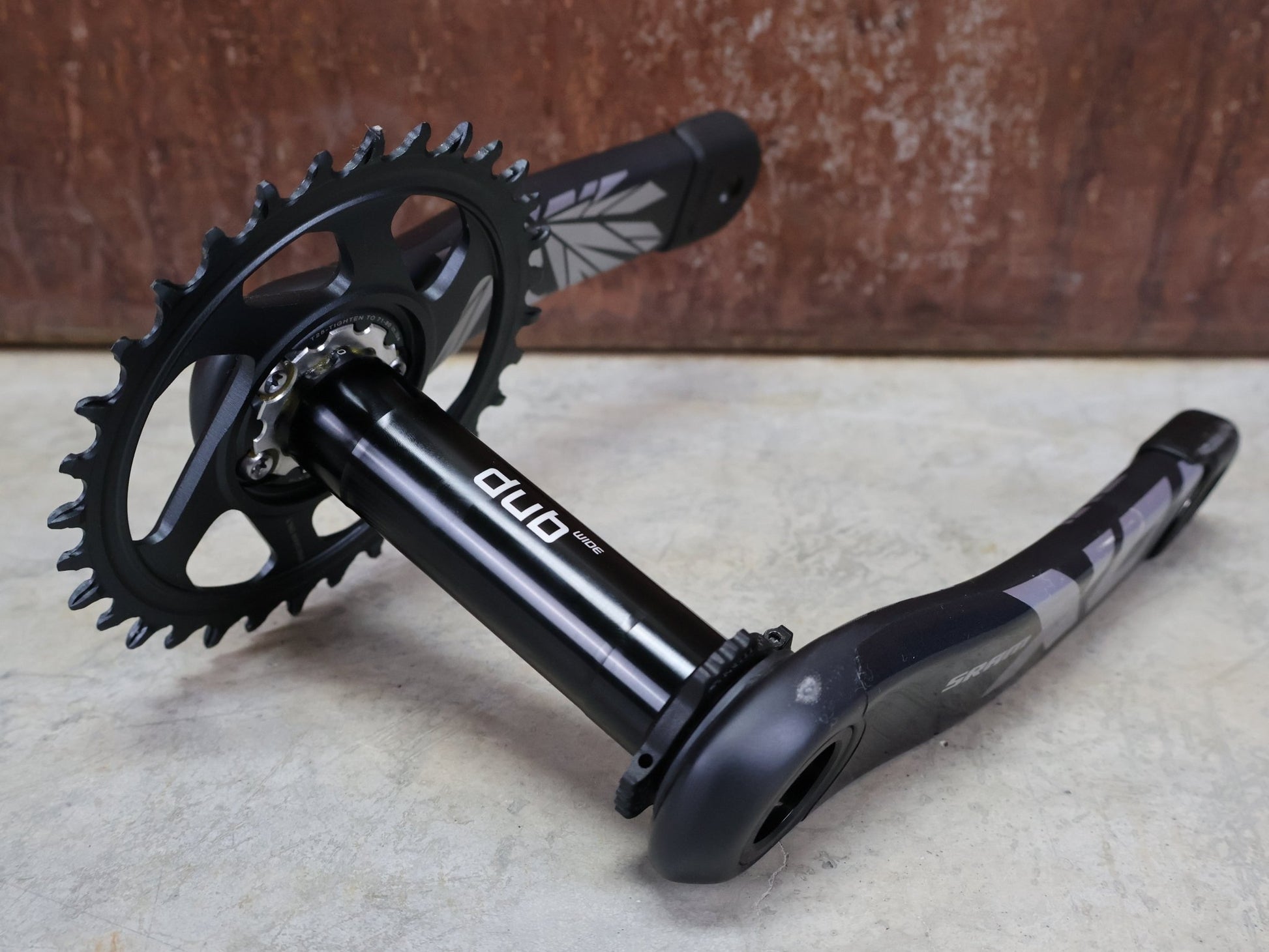 Schaltungsteile von Sram, SRAM X01 EAGLE DUB WIDE KURBELGARNITUR 32 ZÄHNE / 175MM vor USEDBIKES - OB.DE Hintergrund