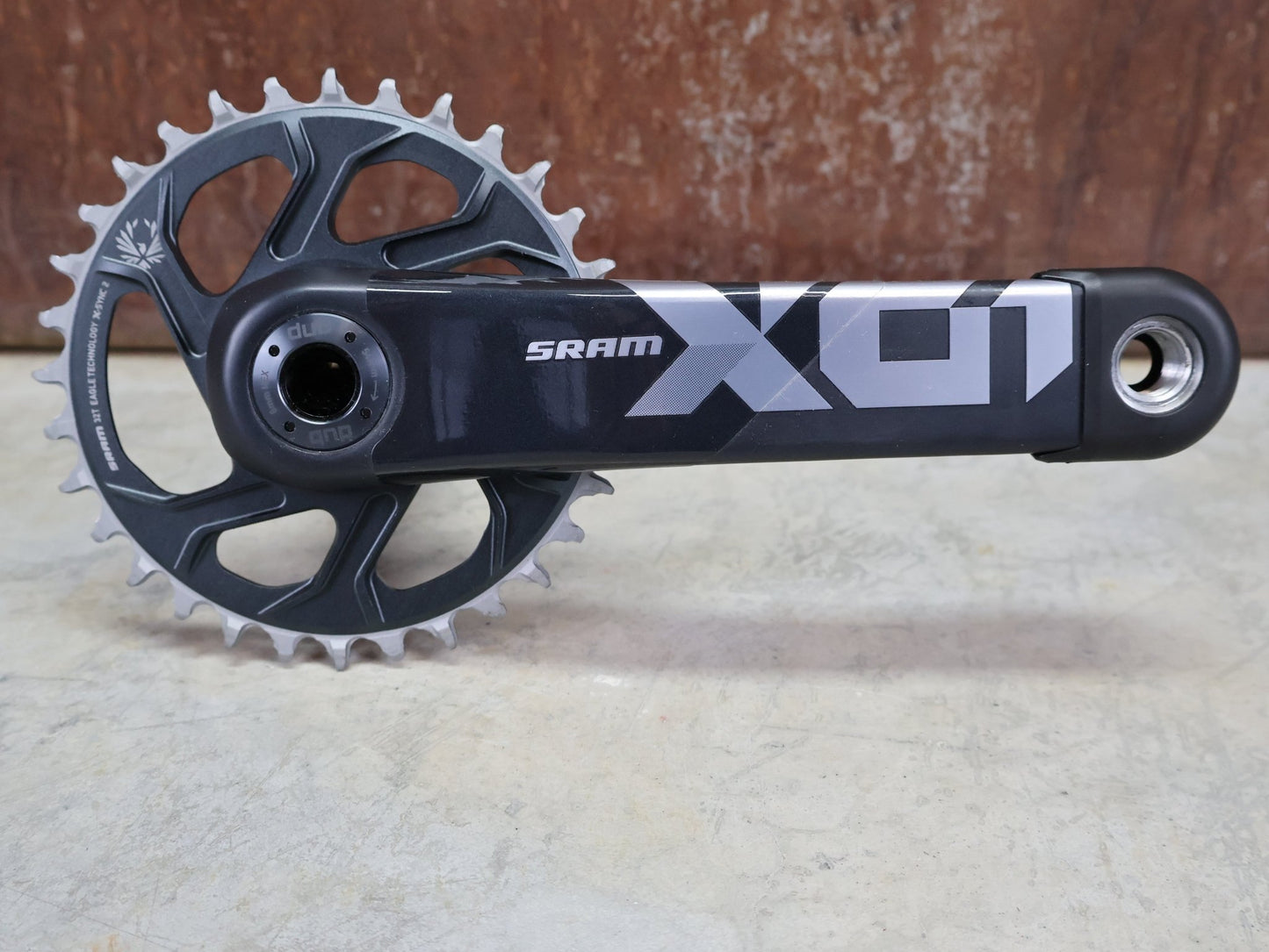 Schaltungsteile von Sram, SRAM X01 EAGLE DUB WIDE KURBELGARNITUR 32 ZÄHNE / 175MM vor USEDBIKES - OB.DE Hintergrund
