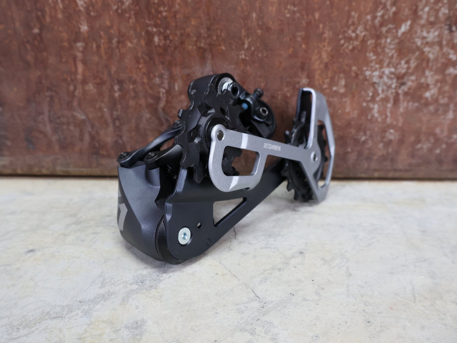 Schaltungsteile von Sram, SRAM X01 EAGLE SCHALTWERK 520% 12 FACH vor USEDBIKES - OB.DE Hintergrund