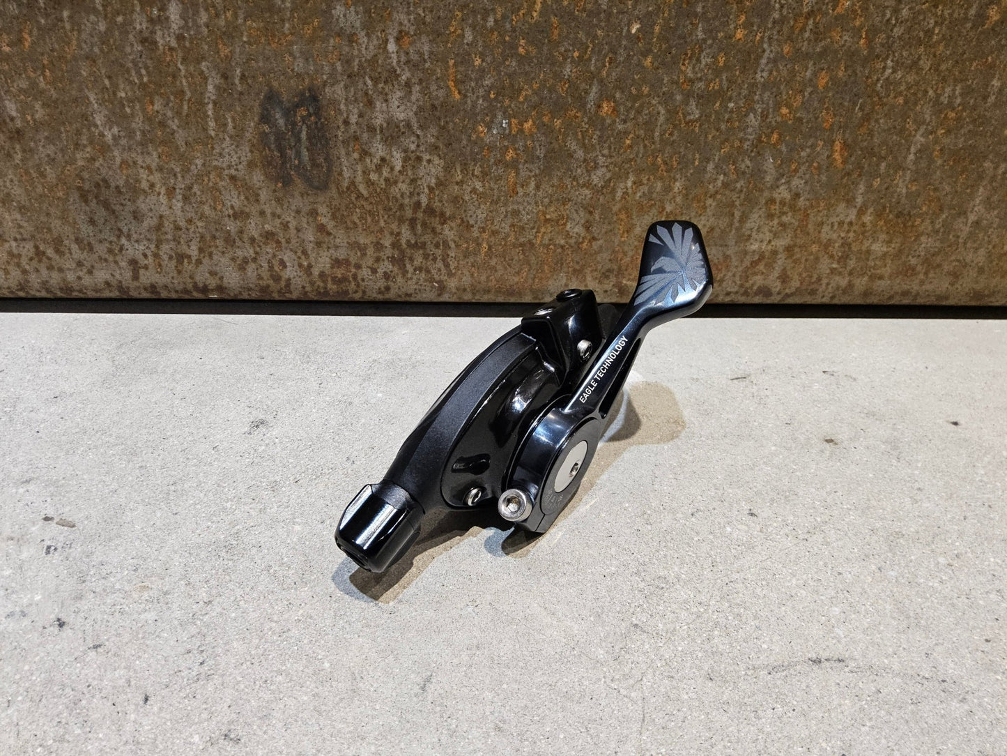 Schaltungsteile von Sram, SRAM X01 EAGLE TRIGGER SCHALTHEBEL 12 FACH vor USEDBIKES - OB.DE Hintergrund