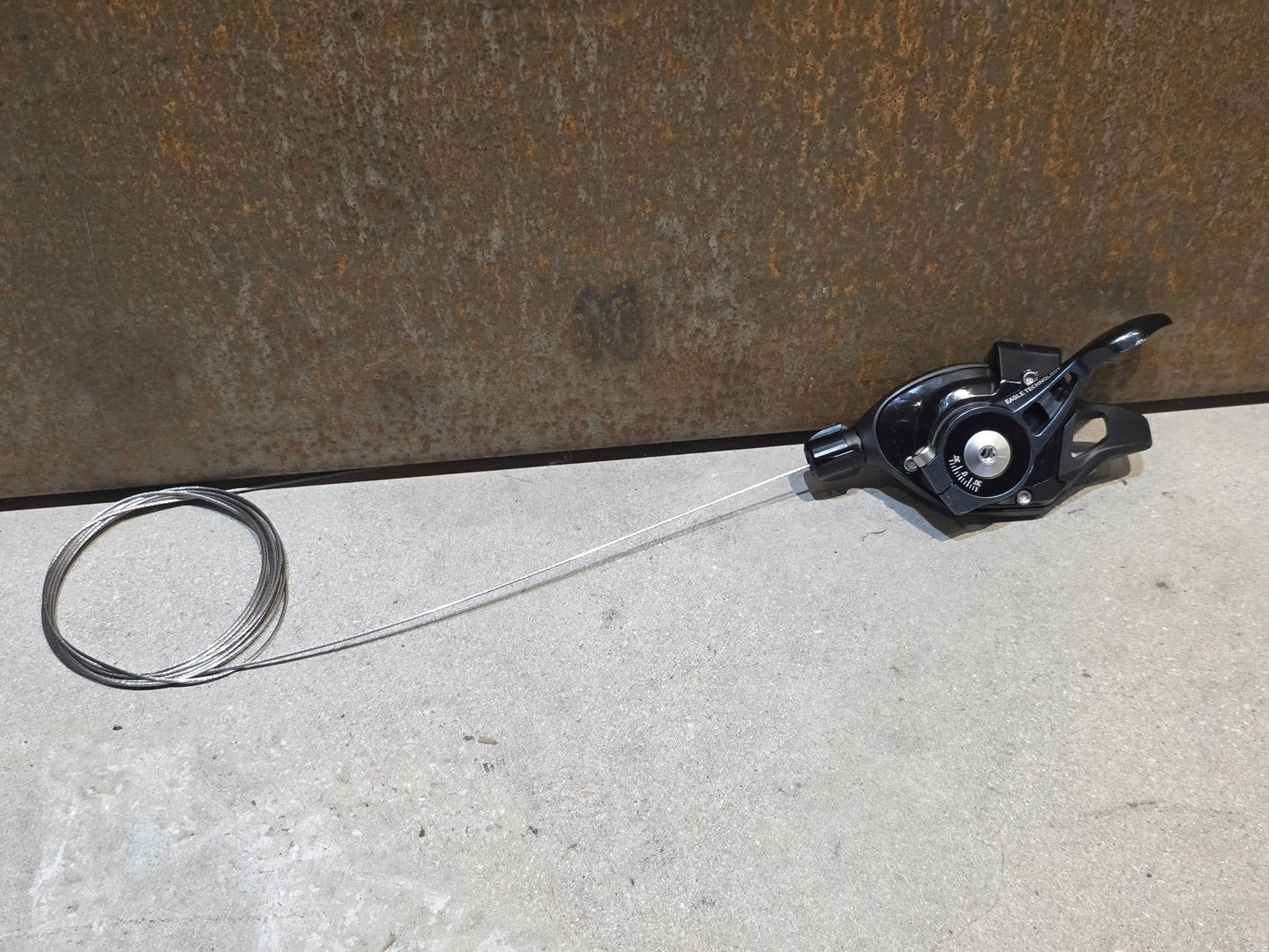 Schaltungsteile von Sram, SRAM X01 EAGLE TRIGGER SCHALTHEBEL 12 FACH vor USEDBIKES - OB.DE Hintergrund