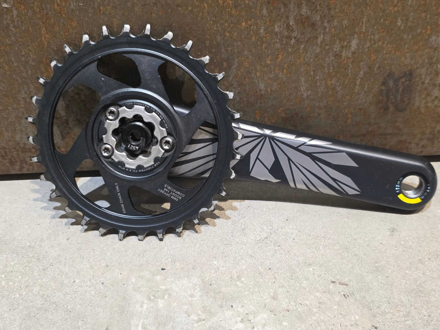 Kurbel von Sram, SRAM XO1 KURBEL EAGLE DUB / BOOST / 32 ZÄHNE / 175MM vor USEDBIKES - OB.DE Hintergrund