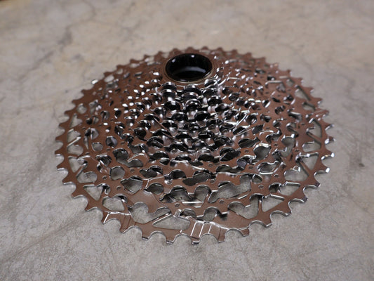 Kassette & Zahnkränze von Sram, SRAM XPLR XG - 1251 KASSETTE 12 - FACH – 10–44 ZÄHNE / XDR / 440 % vor USEDBIKES - OB.DE Hintergrund