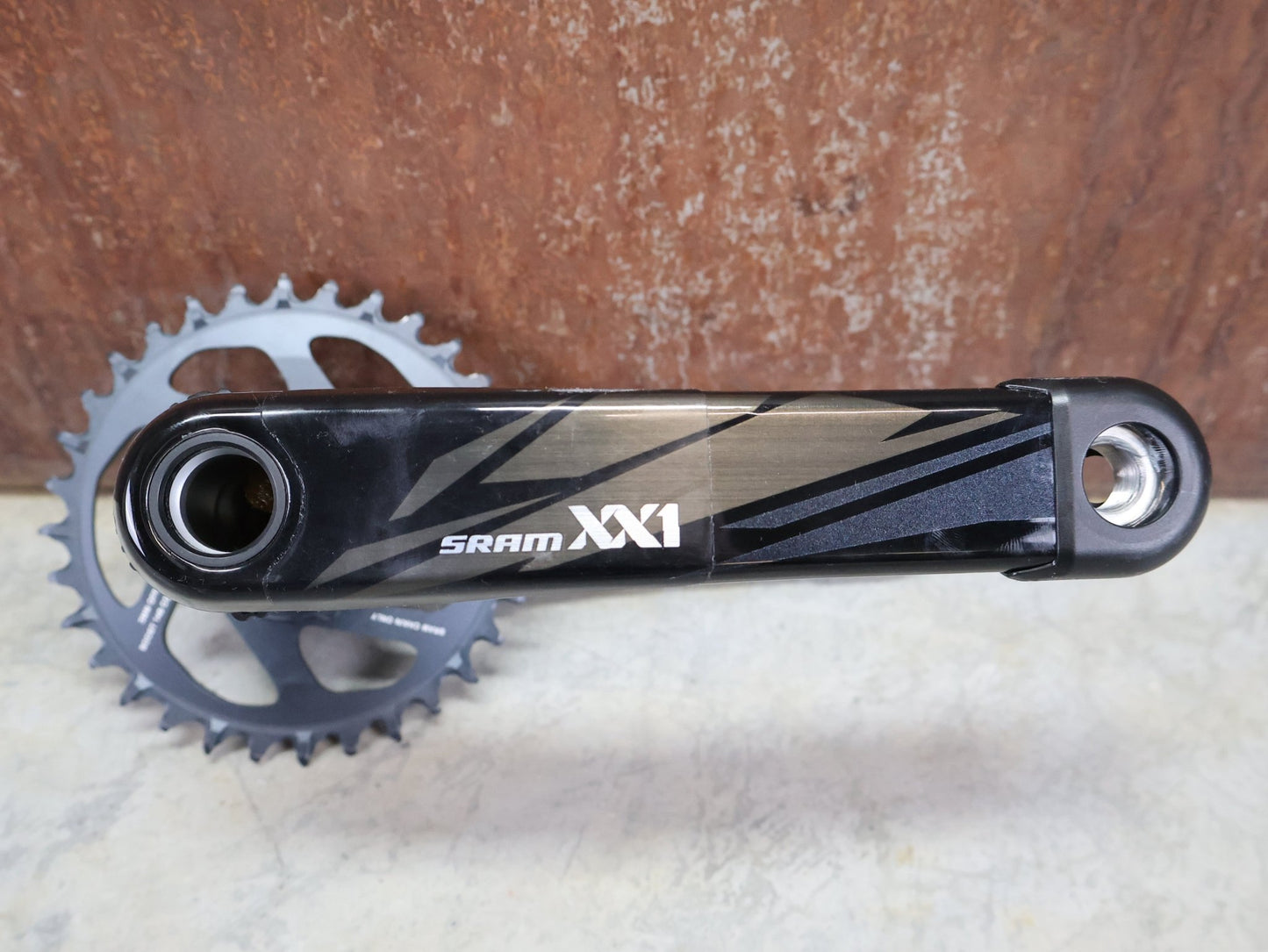 Schaltungsteile von Sram, SRAM XX1 EAGLE DUB KURBELGARNITUR 32 ZÄHNE / 175MM vor USEDBIKES - OB.DE Hintergrund