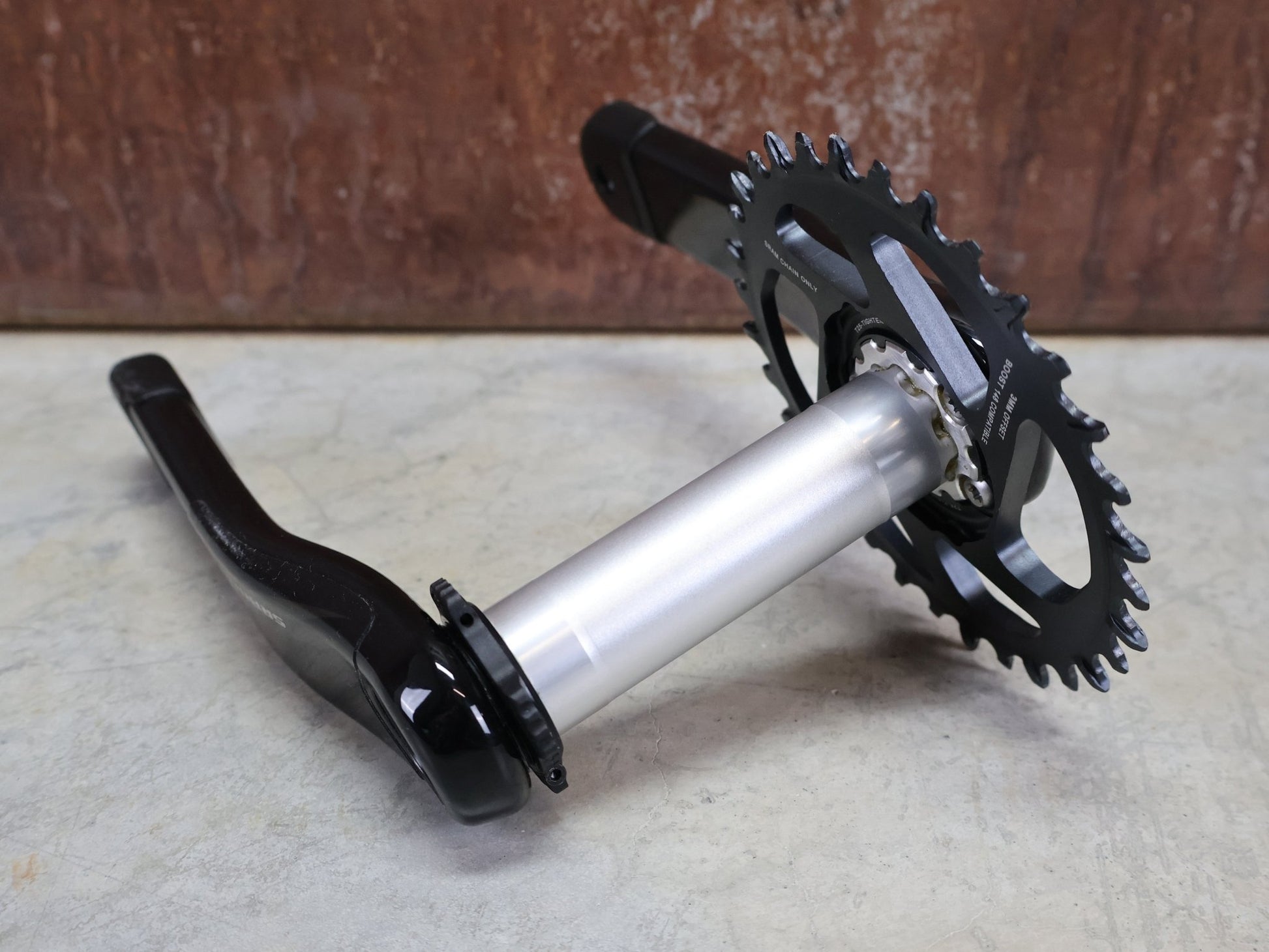 Schaltungsteile von Sram, SRAM XX1 EAGLE DUB KURBELGARNITUR 32 ZÄHNE / 175MM vor USEDBIKES - OB.DE Hintergrund