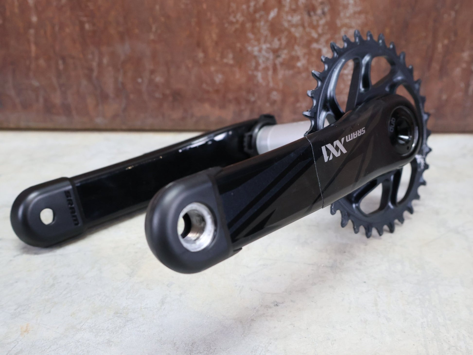 Schaltungsteile von Sram, SRAM XX1 EAGLE DUB KURBELGARNITUR 32 ZÄHNE / 175MM vor USEDBIKES - OB.DE Hintergrund