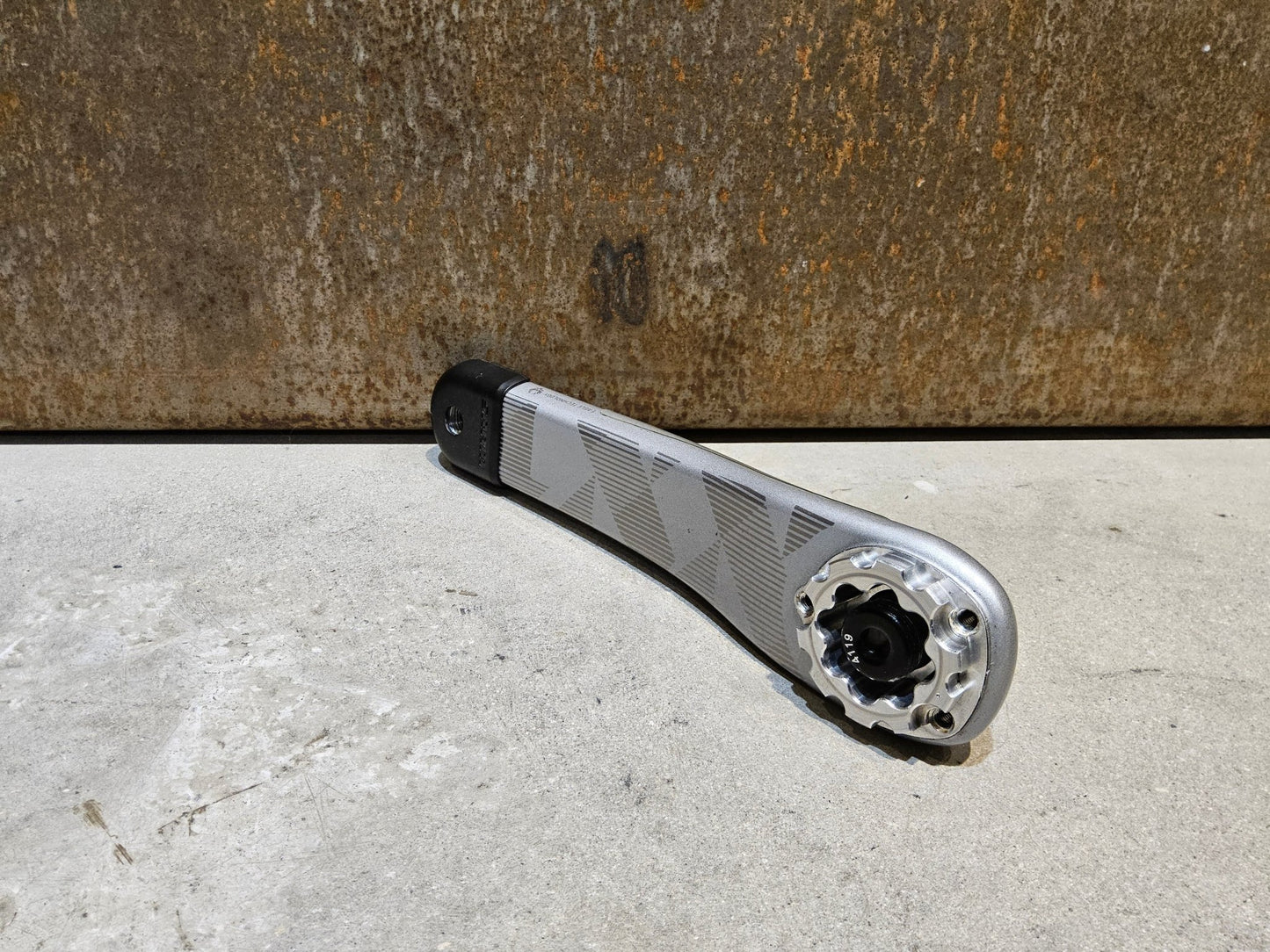 Kurbel von Sram, SRAM XX1 EAGLE KURBELARME 3 - BOLT 175MM OFFSET / N1NO SONDEREDITION vor USEDBIKES - OB.DE Hintergrund