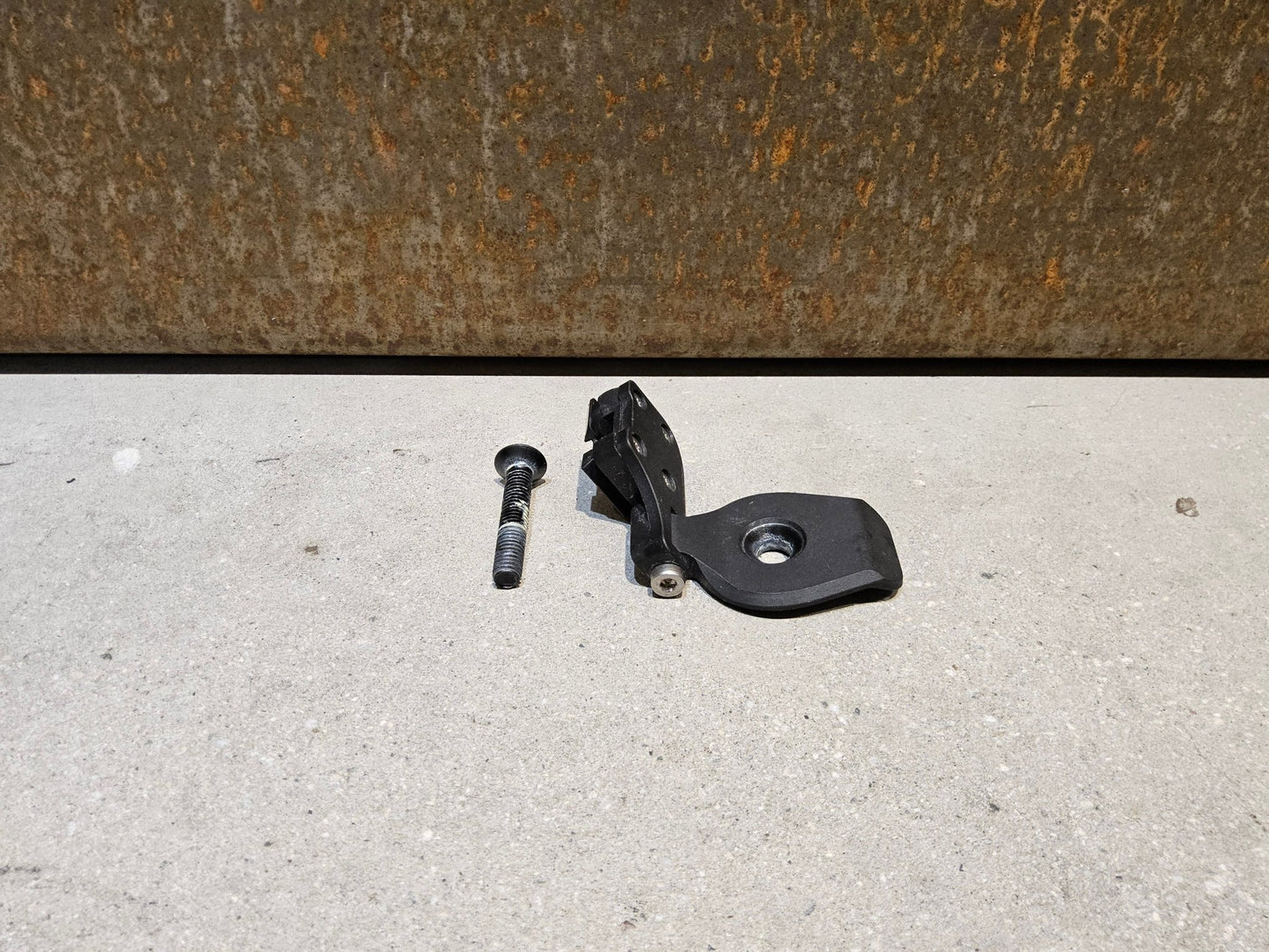 Computerhalterung von SRM, SRM POWERCONTROL COMPUTERMOUNT SCOTT FRASER IC TOP CAP vor USEDBIKES - OB.DE Hintergrund