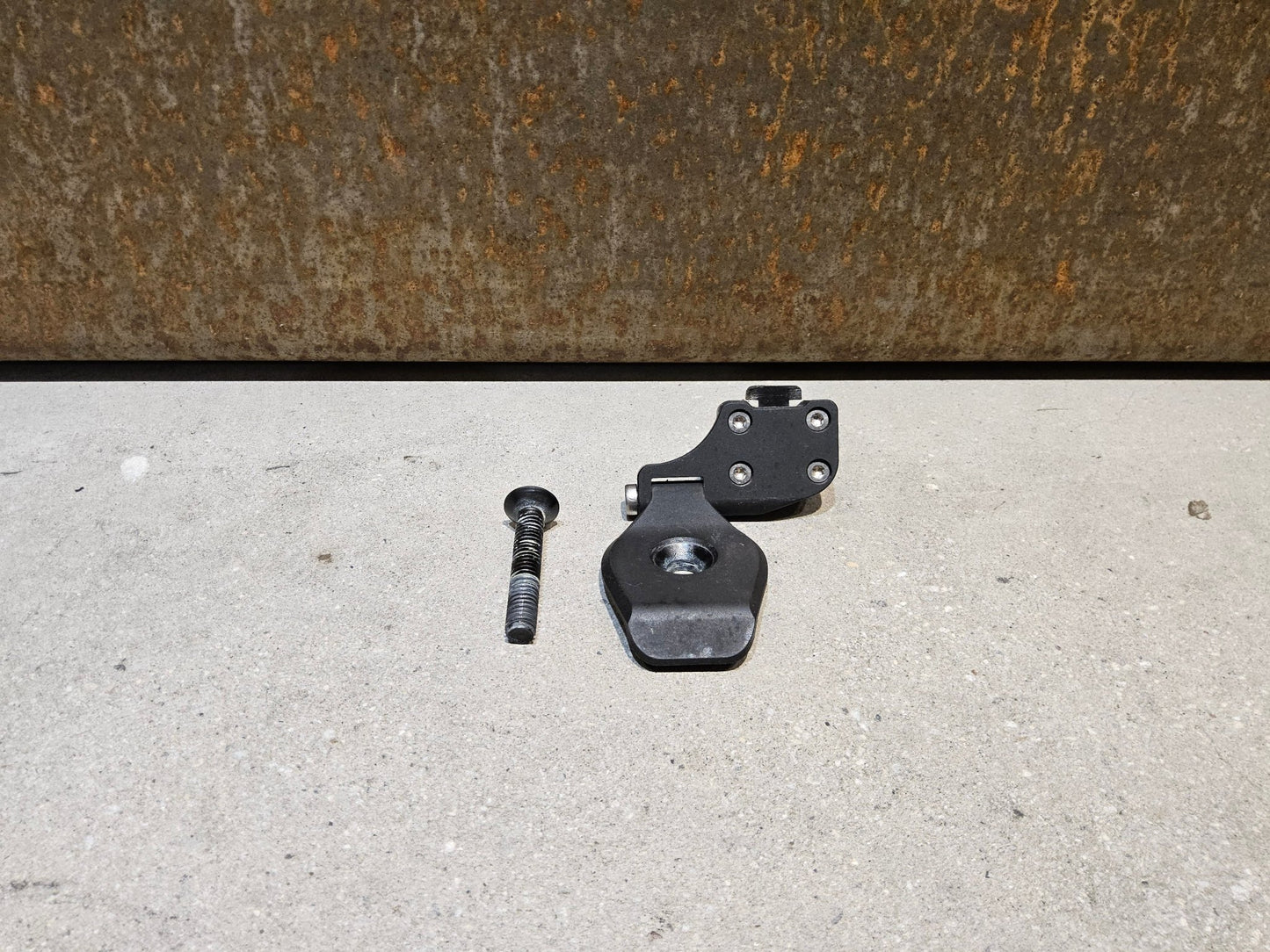 Computerhalterung von SRM, SRM POWERCONTROL COMPUTERMOUNT SCOTT FRASER IC TOP CAP vor USEDBIKES - OB.DE Hintergrund