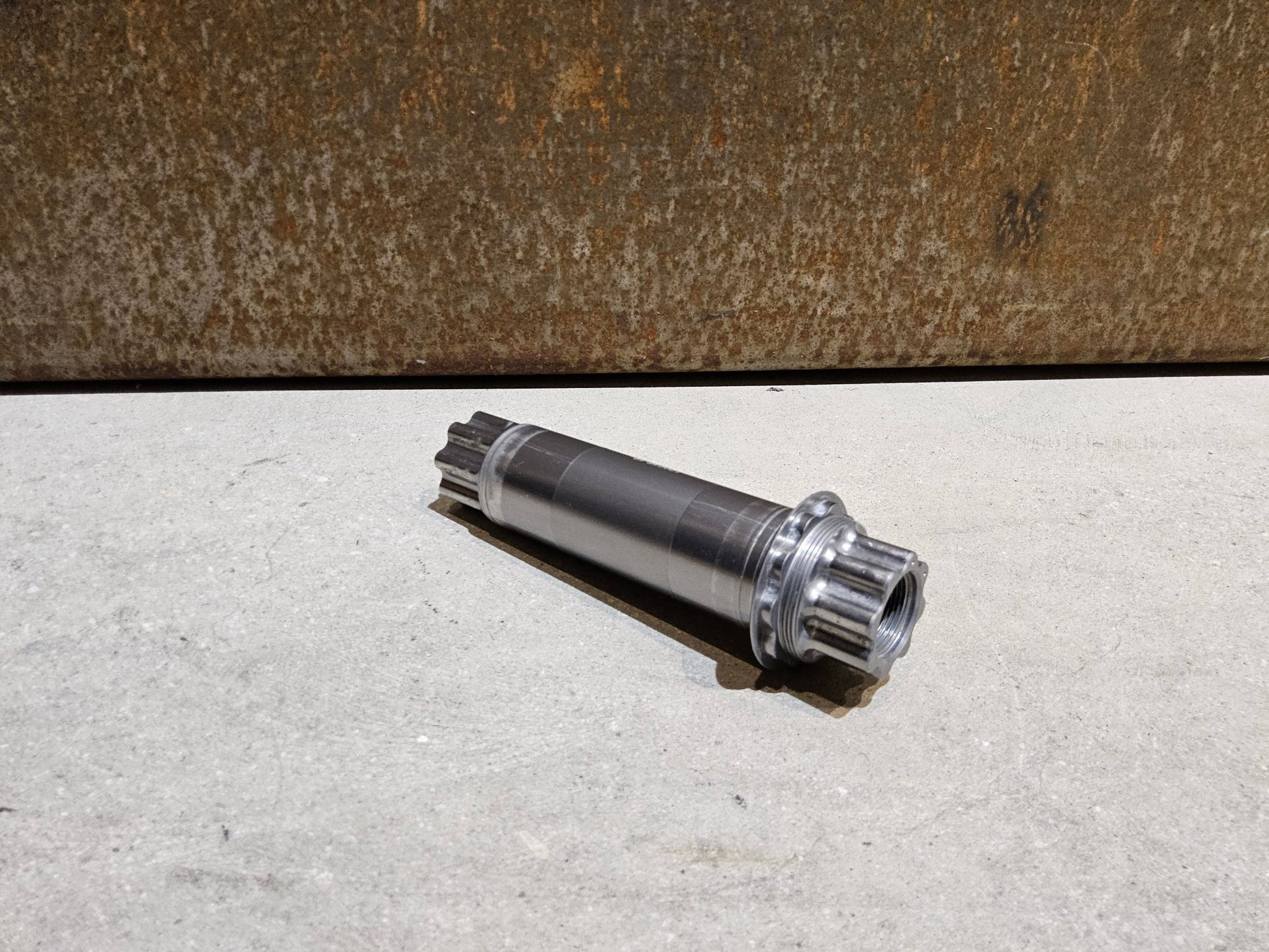 Zubehör von SRM, SRM POWERMETER ORIGIN ROAD SPINDLE 30MM 134MM in variant_title vor USEDBIKES - OB.DE Hintergrund