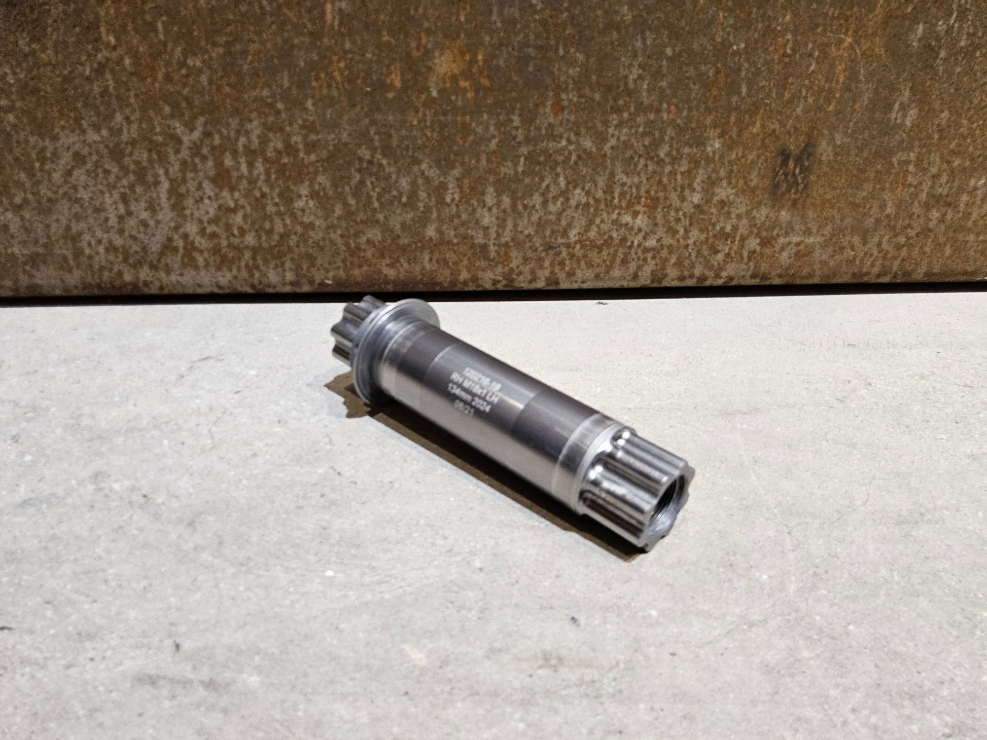 Zubehör von SRM, SRM POWERMETER ORIGIN ROAD SPINDLE 30MM 134MM in variant_title vor USEDBIKES - OB.DE Hintergrund