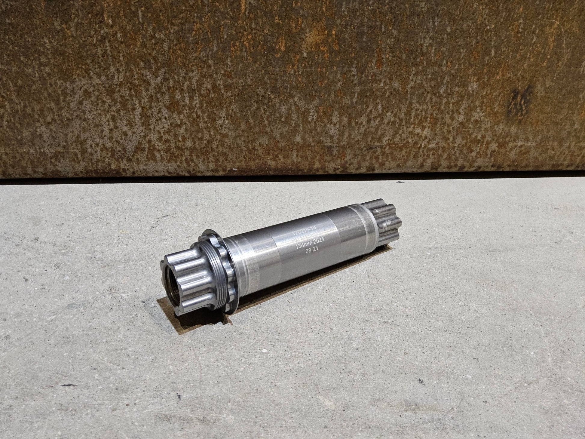 Zubehör von SRM, SRM POWERMETER ORIGIN ROAD SPINDLE 30MM 134MM in variant_title vor USEDBIKES - OB.DE Hintergrund