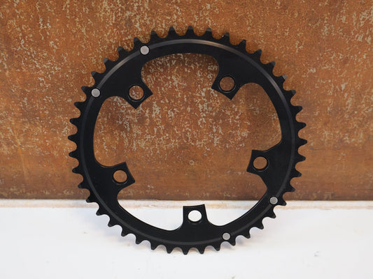 Kettenblatt von Stronglight, STRONGLIGHT KETTENBLATT RENNRAD / 5-ARM 110 MM LOCHKREIS / 42 ZÄHNE SCHWARZ vor USEDBIKES-OB.DE Hintergrund
