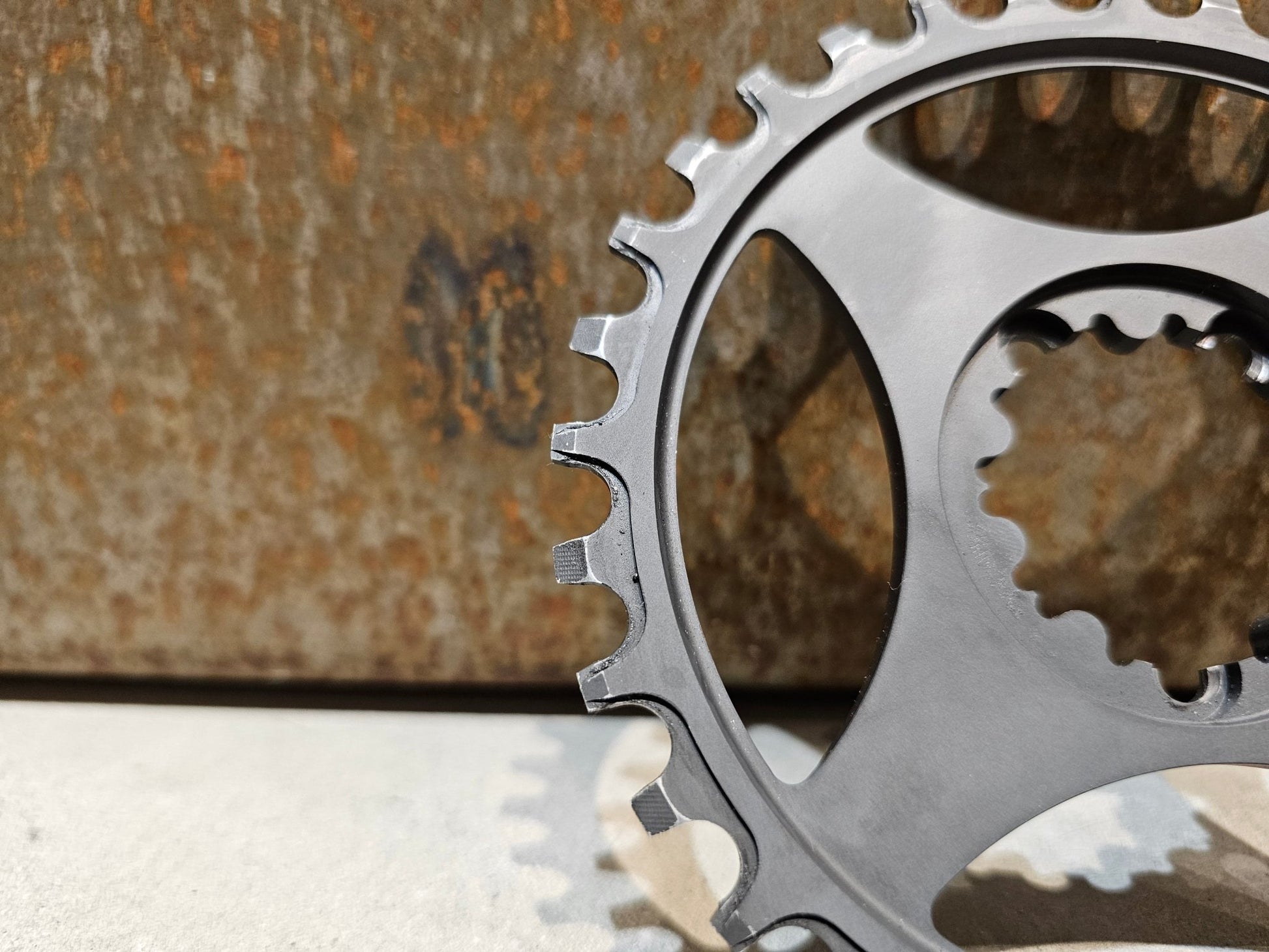 Kettenblatt von Stronglight, STRONGLIGHT SRAM DIRECTMOUNT KETTENBLATT 11 FACH 6MM OFFSET 32 ZÄHNE in variant_title vor USEDBIKES - OB.DE Hintergrund