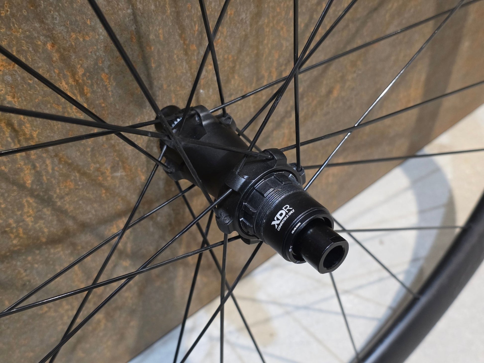 Laufrad/Laufradsatz von Syncros, SYNCROS CAPITAL 1.0 CARBON 35 LAUFRADSATZ DISC vor USEDBIKES - OB.DE Hintergrund