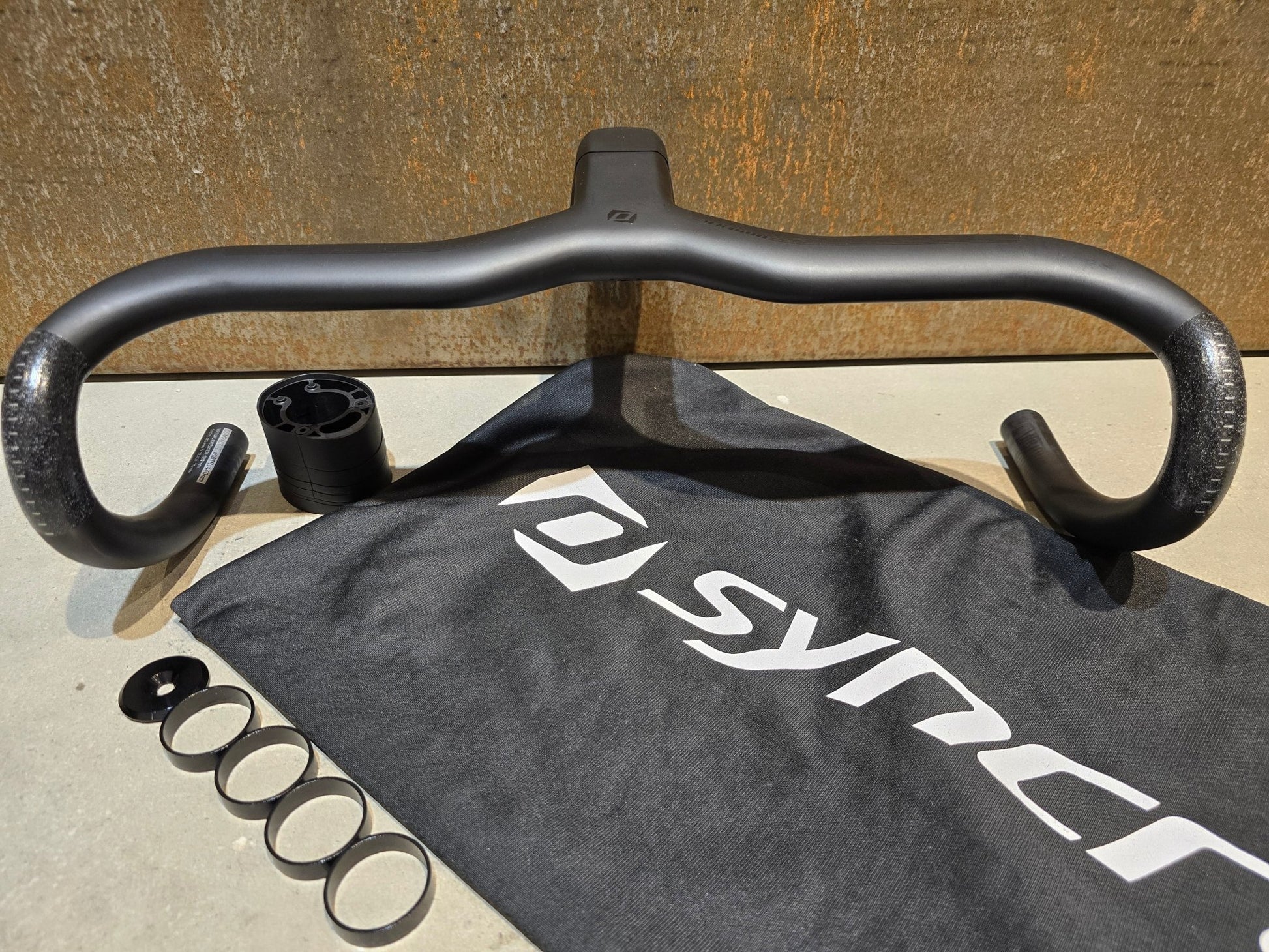 Lenker von Syncros, SYNCROS CRESTON IC SL LENKER - / VORBAUEINHEIT 440 / 120MM in variant_title vor USEDBIKES - OB.DE Hintergrund