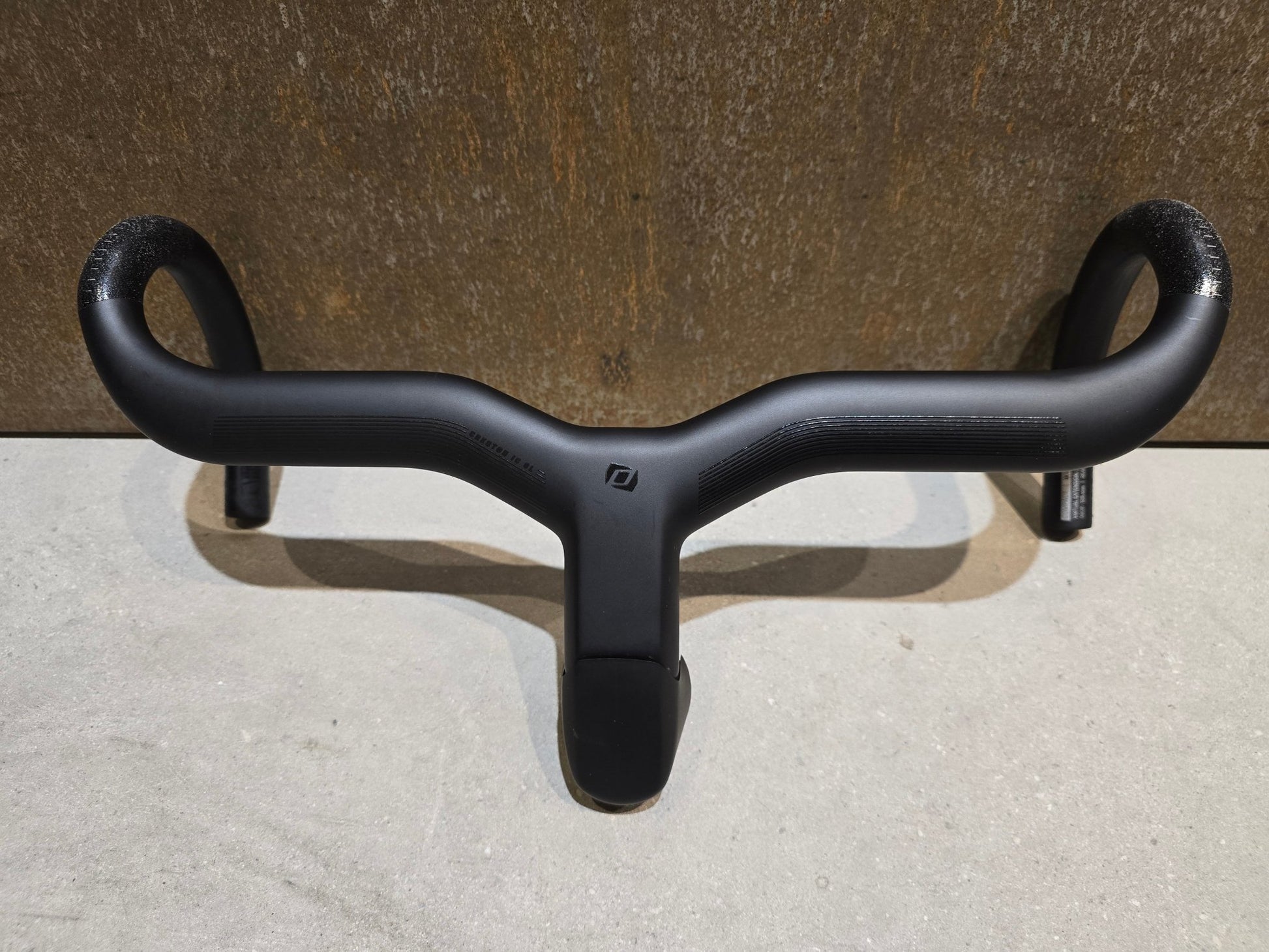 Lenker von Syncros, SYNCROS CRESTON IC SL LENKER - / VORBAUEINHEIT 440 / 120MM in variant_title vor USEDBIKES - OB.DE Hintergrund