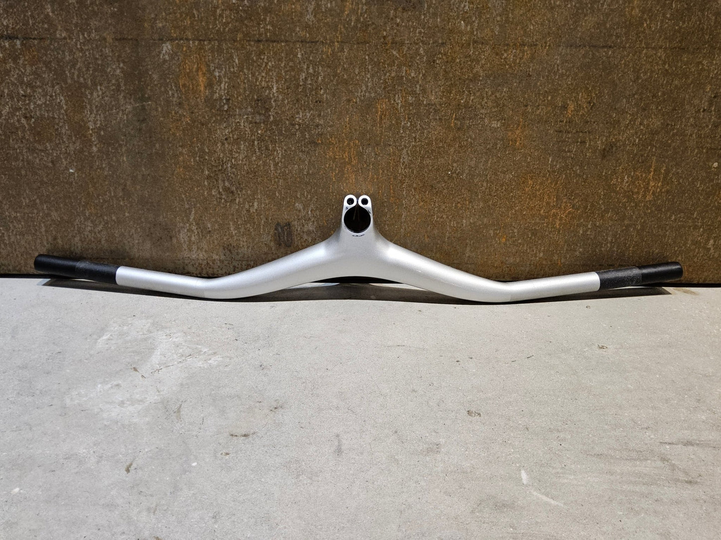 Lenker von Syncros, SYNCROS FRASER IC SL N1NO LENKER - / VORBAUEINHEIT 740 / 90MM vor USEDBIKES - OB.DE Hintergrund
