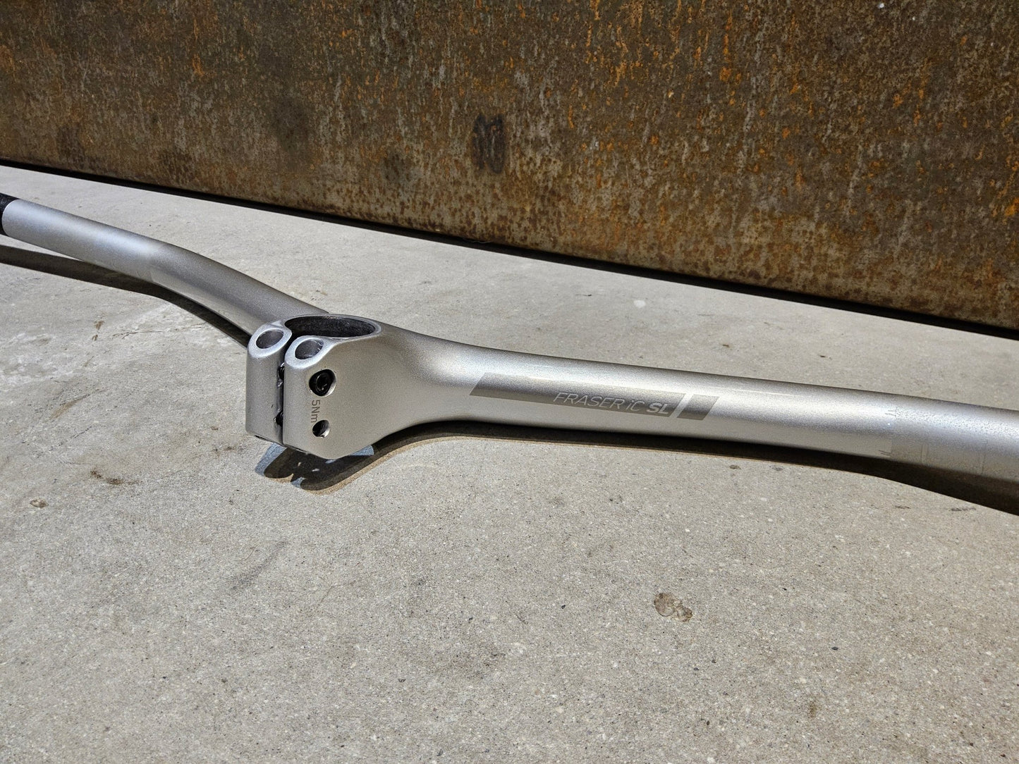 Lenker von Syncros, SYNCROS FRASER IC SL N1NO LENKER - / VORBAUEINHEIT 740 / 90MM vor USEDBIKES - OB.DE Hintergrund